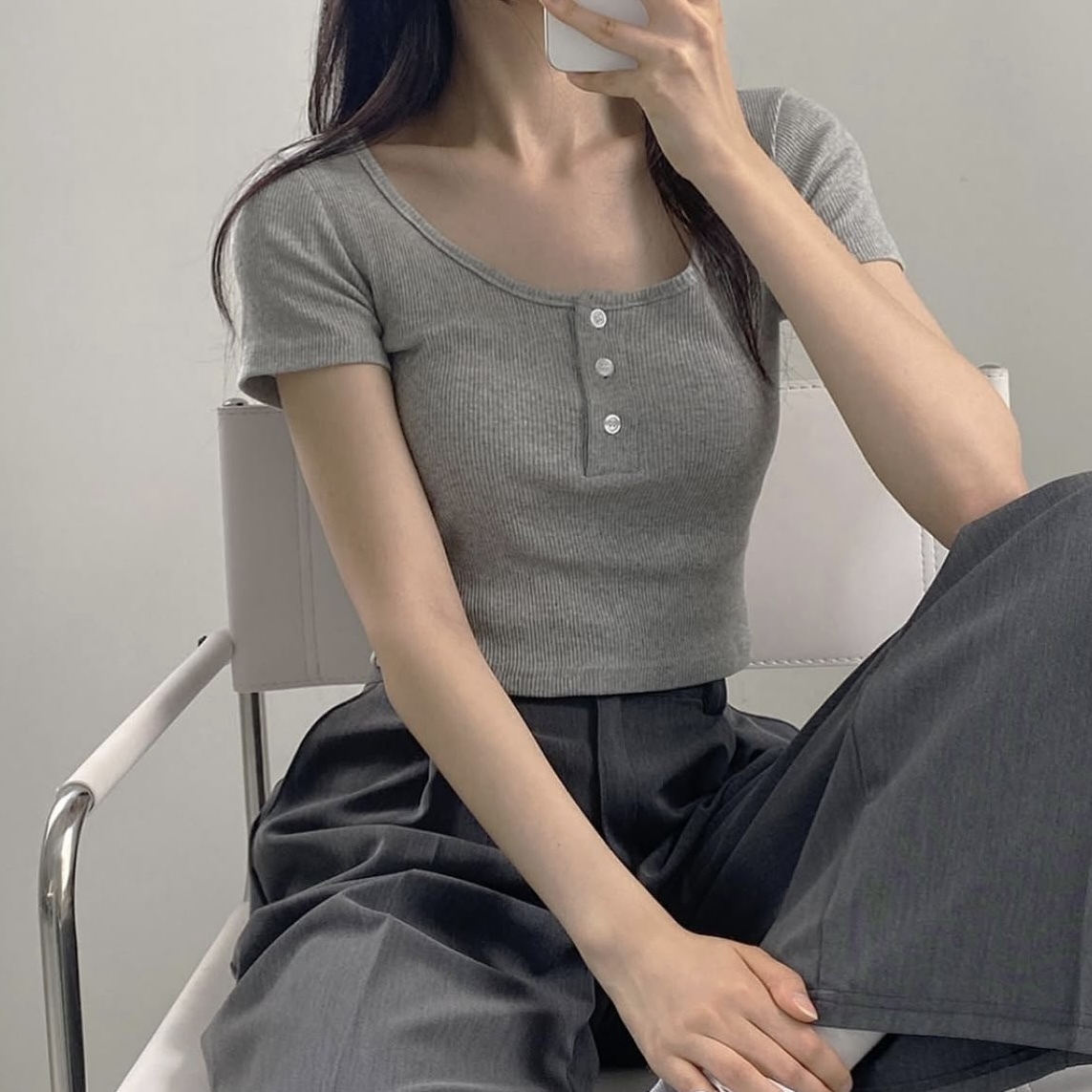 日常款！Henry Round-Neck Crop Top