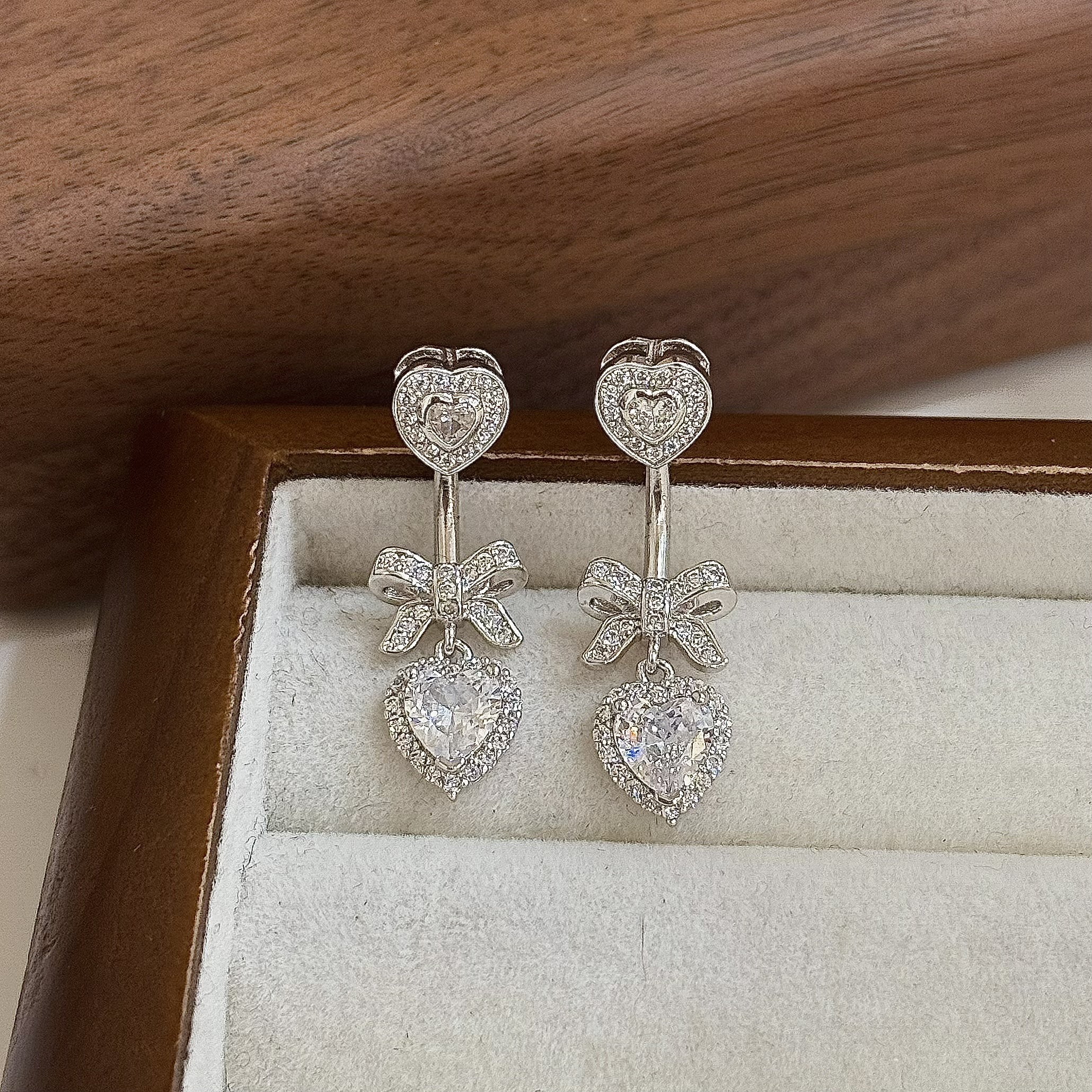 【純銀】滿鑽愛心蝴蝶結垂吊肚環