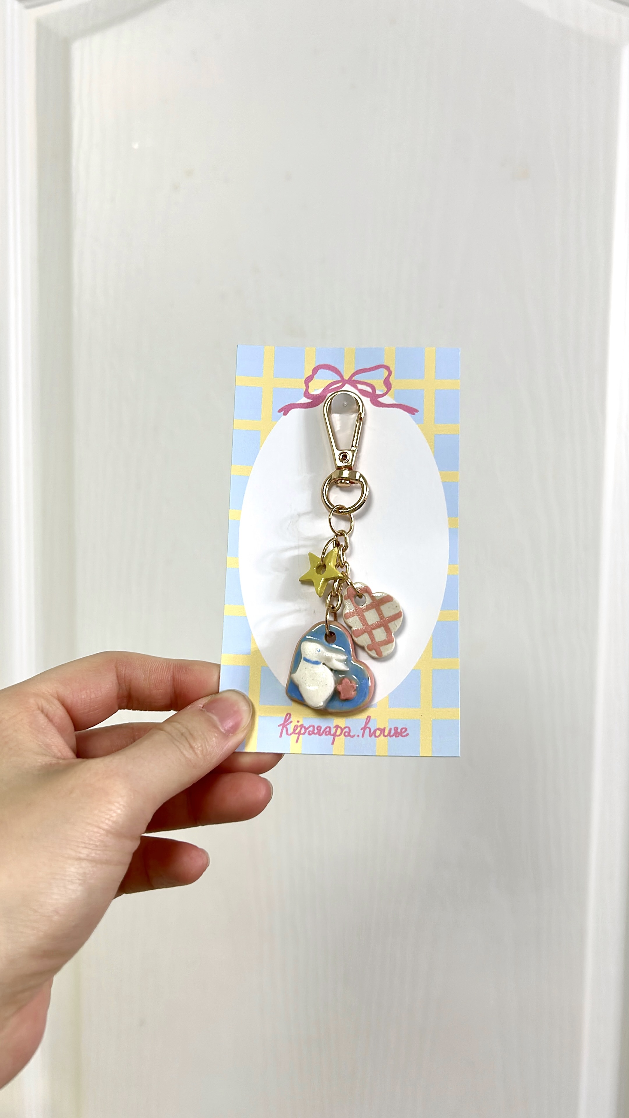 Kiparapa House - 【現貨一件】心形立體兔仔圖案手工陶瓷吊飾