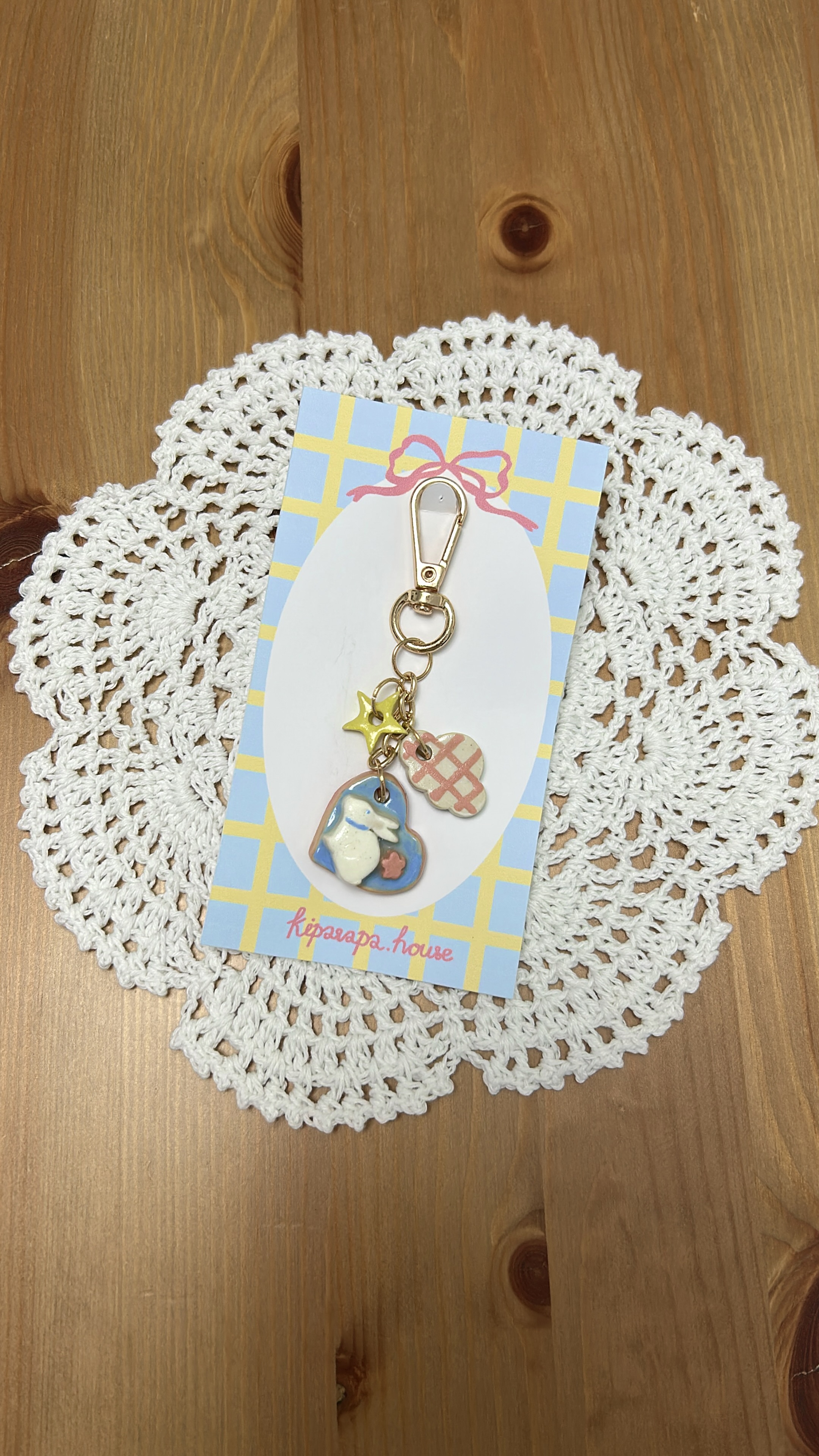 Kiparapa House - 【現貨一件】心形立體兔仔圖案手工陶瓷吊飾