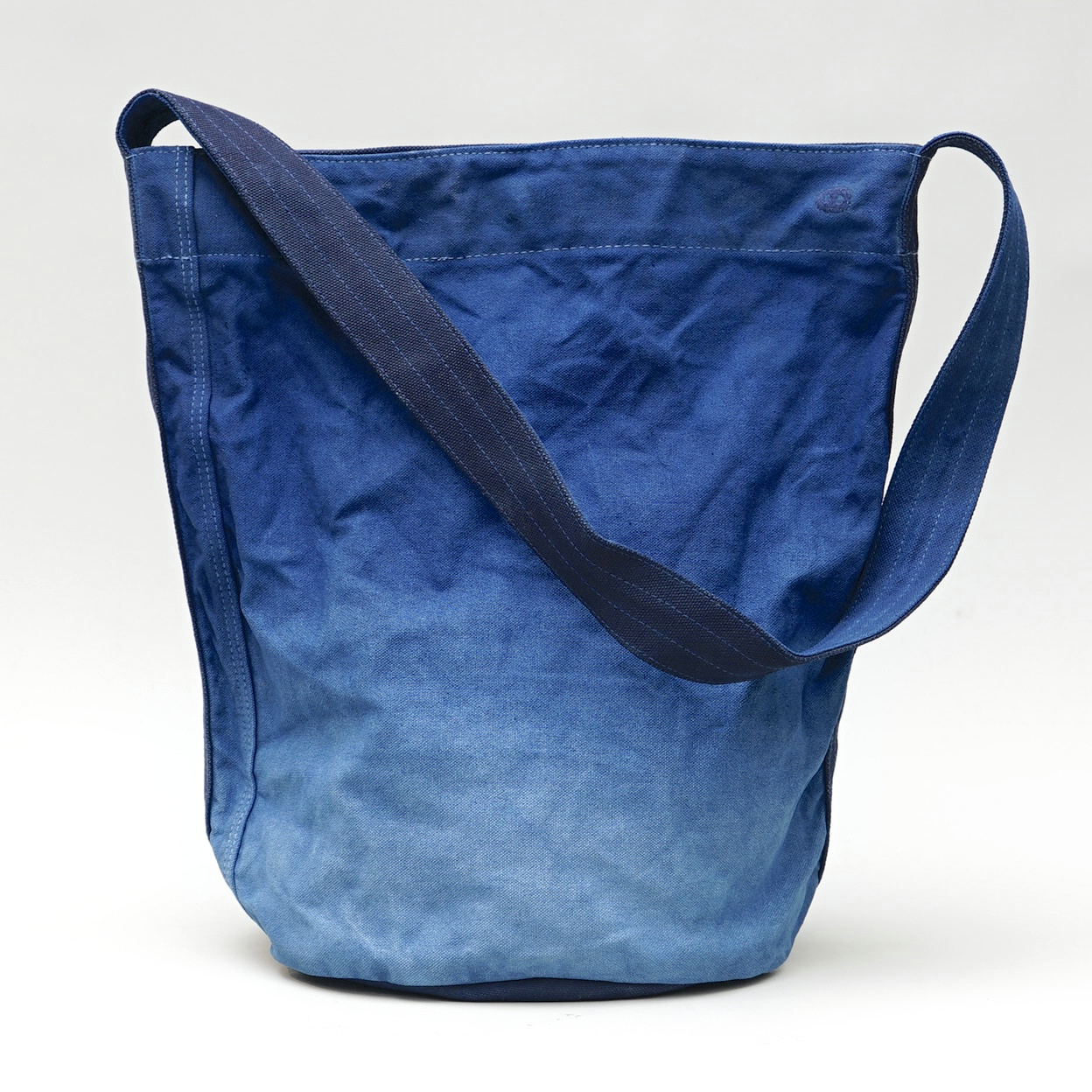 阿福  帆布圓筒側背包 漸層藍染