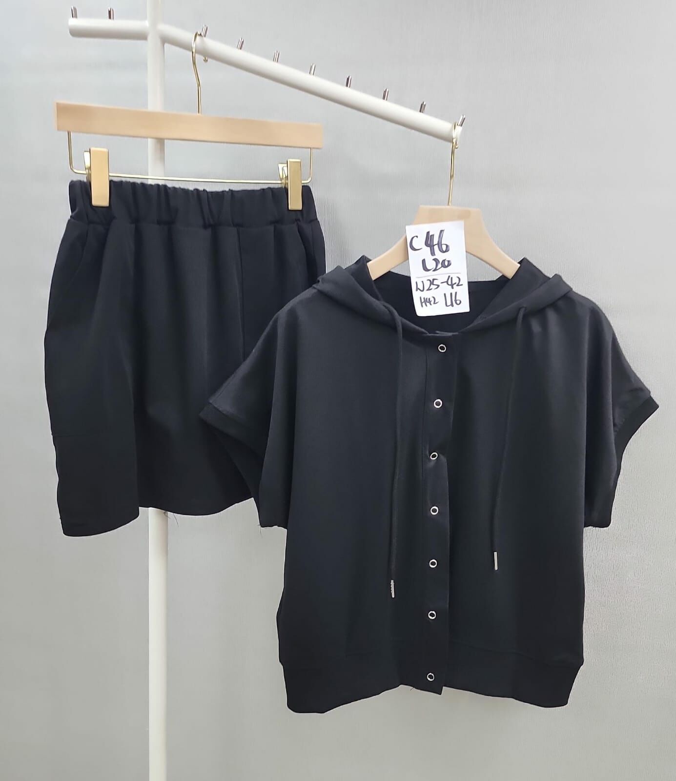 Cd2711  有帽短袖+短褲套裝  衫：胸40  長20  衭：腰25-42 H42 長46