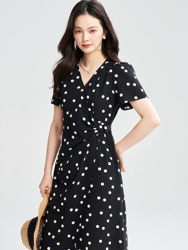 V領側收腰點點洋裝 黑色