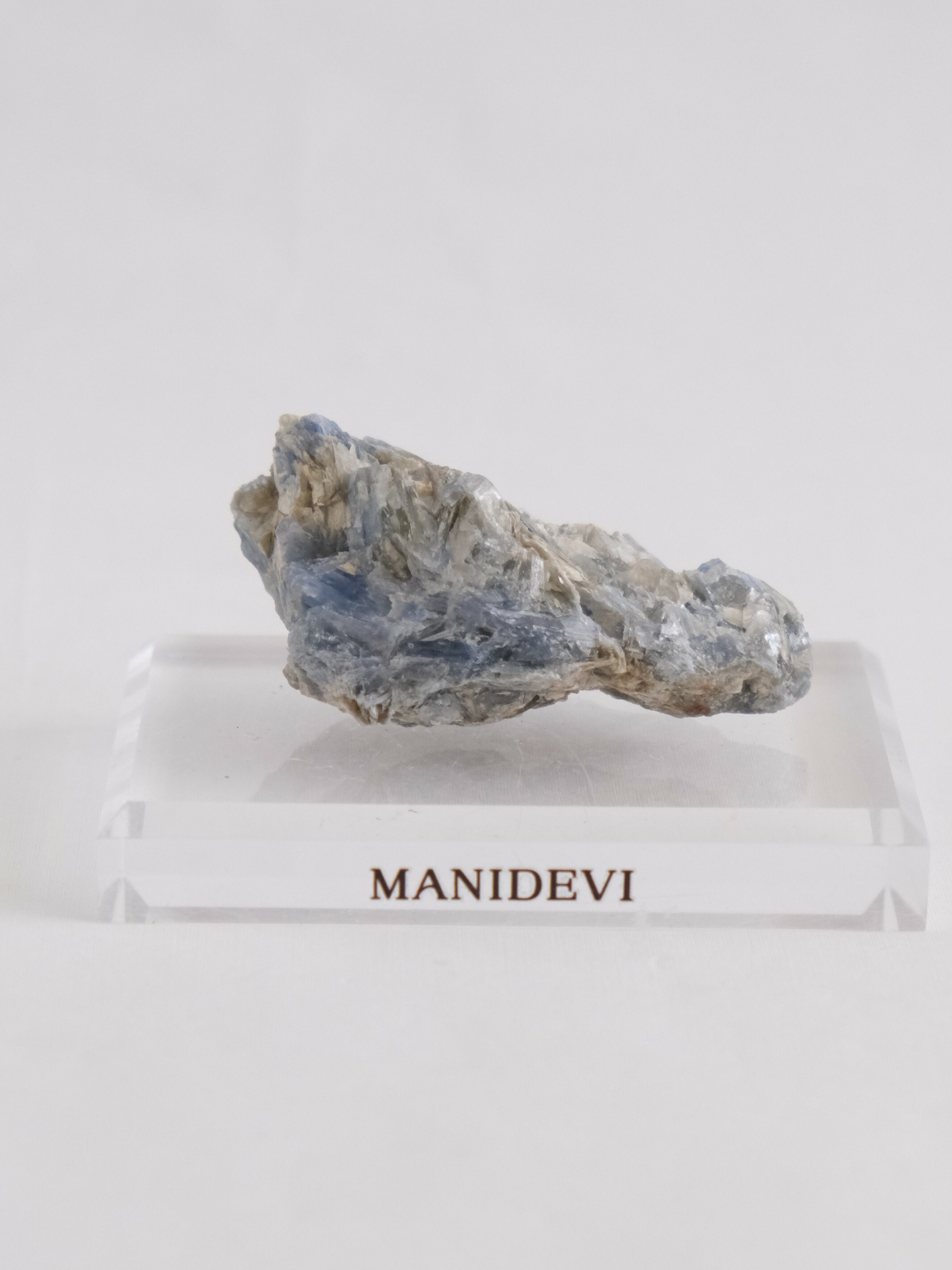 藍晶共生金雲母 Kyanite Crystal.