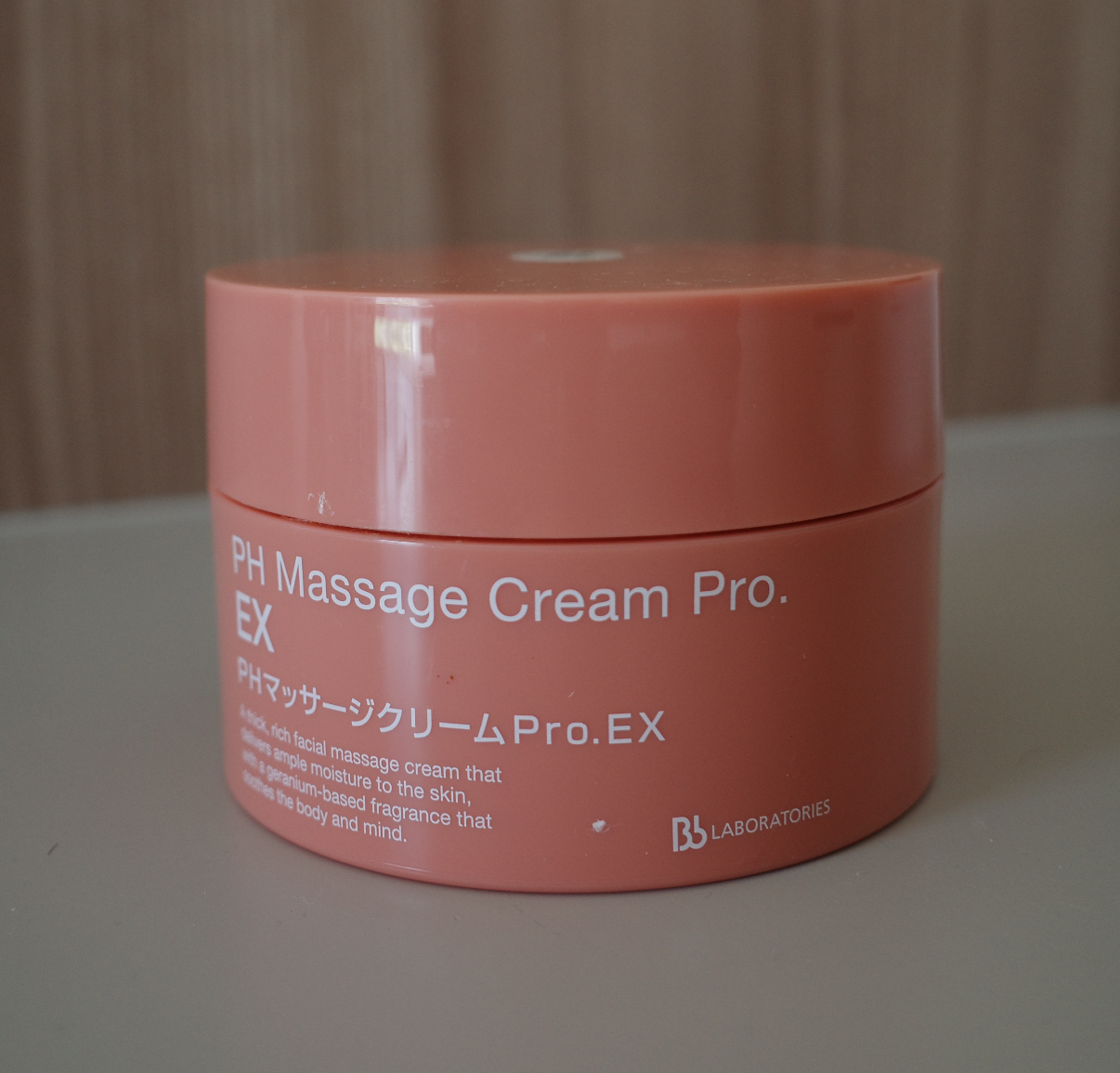 日本製護膚沙龍の按摩精華霜