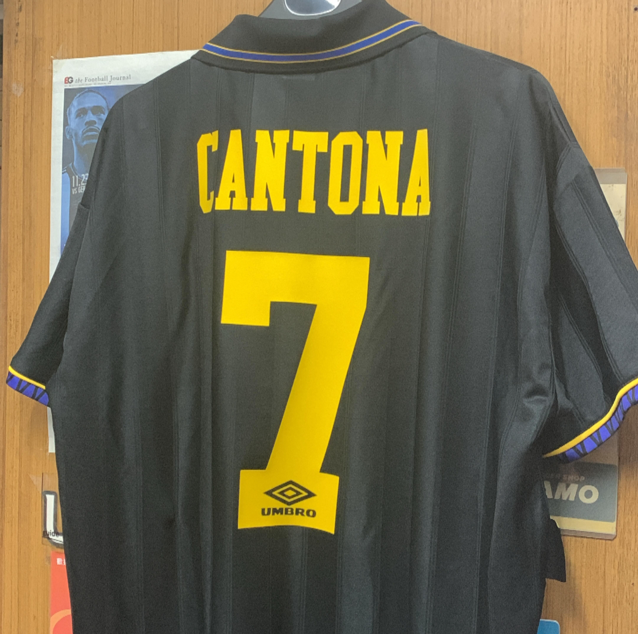 1993 Manchester United Retro Away Shirt with 7 CANTONA