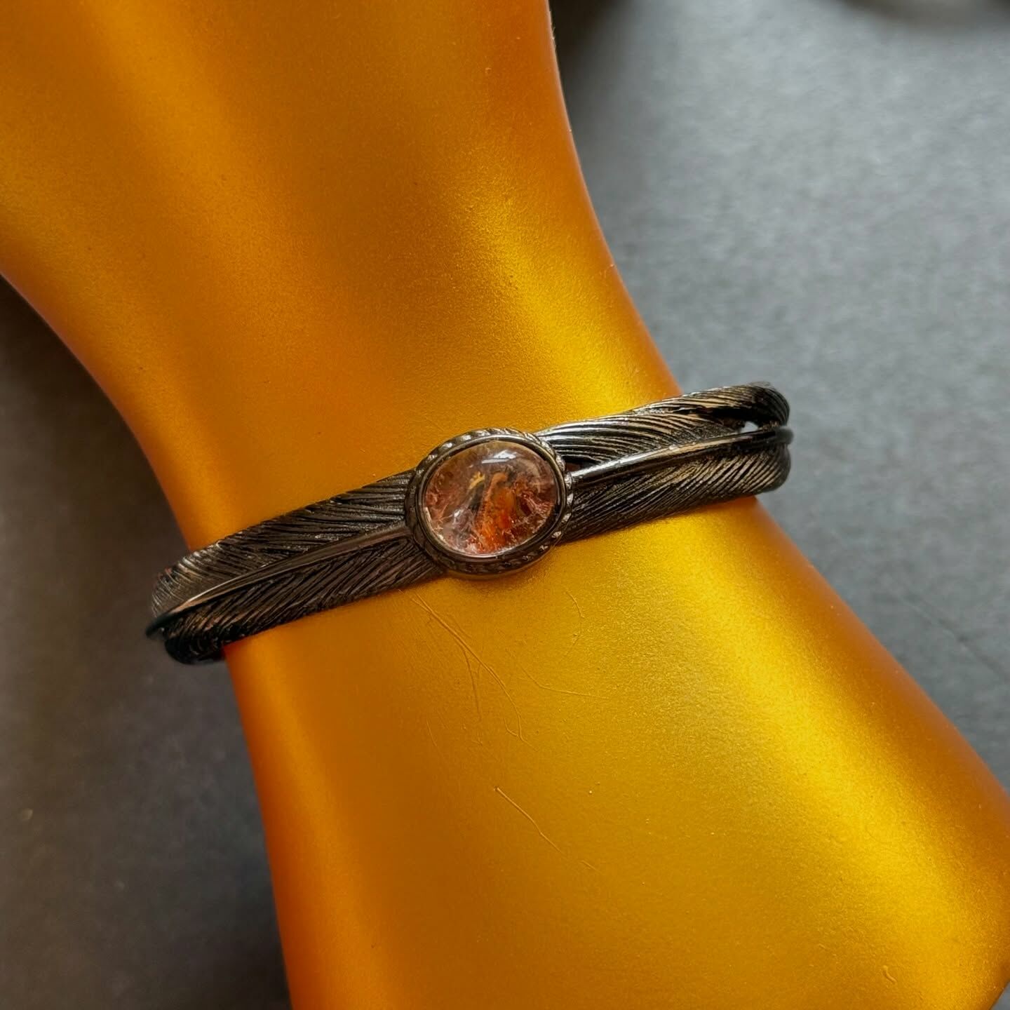 [原石] 紅膠花石英 金屬手鐲 水晶手鐲