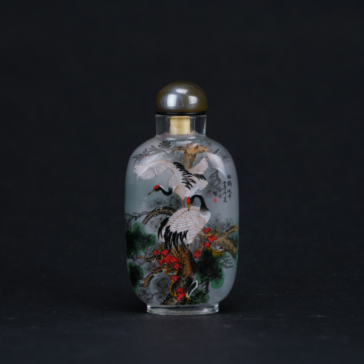 鹿港窯典藏內畫工藝｜荷塘松鶴鼻煙壺 松鶴延年寓意吉祥長壽與寧靜和諧