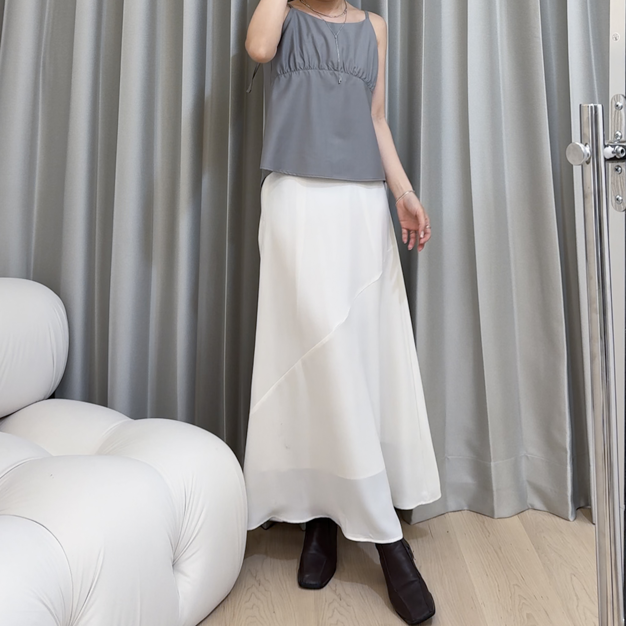 M27設計小斜線細緻滑料微傘裙(白/SM)