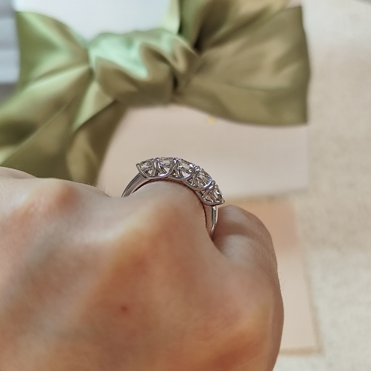 經典四爪鑽石排戒