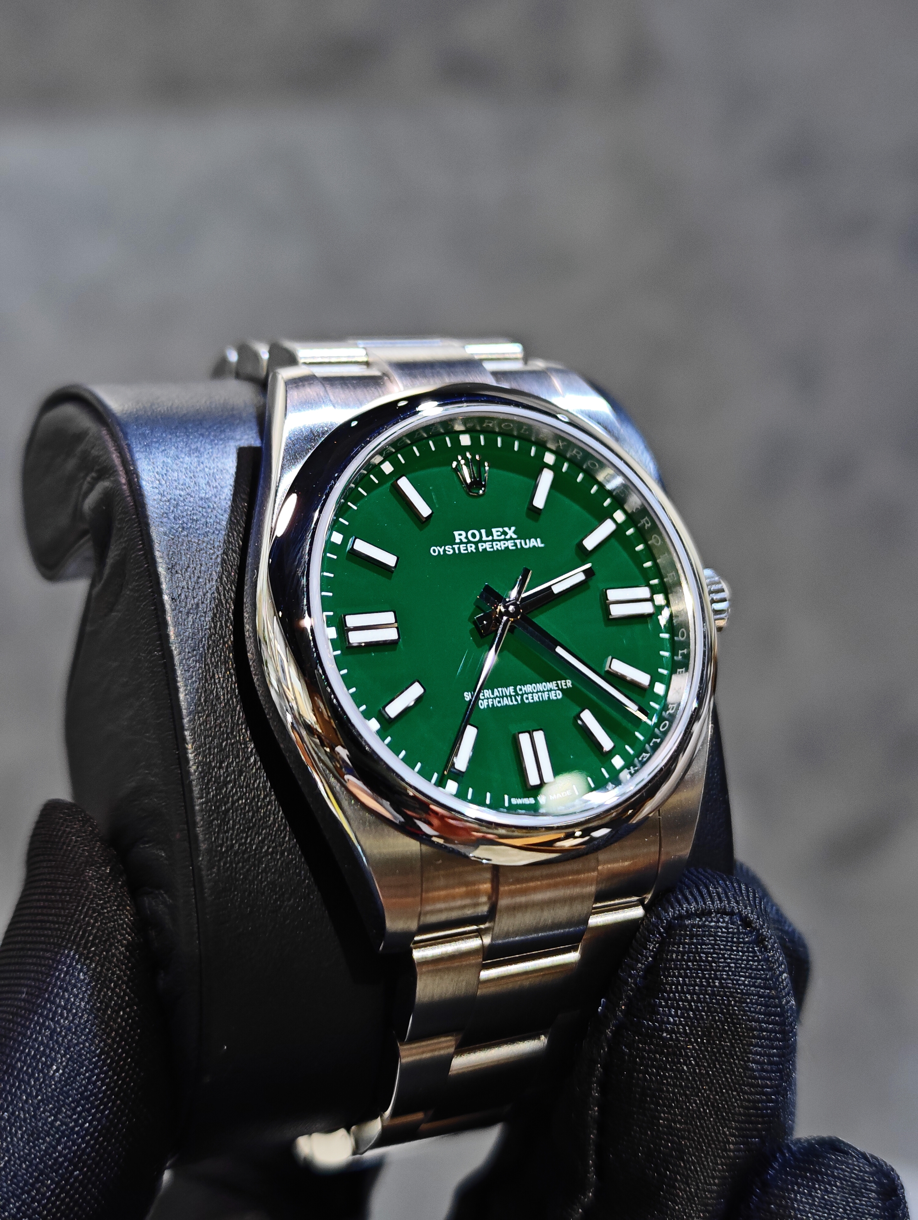 DISCONTINUED  BRAND NEW ROLEX 124300 OYSTER PERPETUAL 41 WITH A GREEN DIAL AND AN OYSTER BRACELET