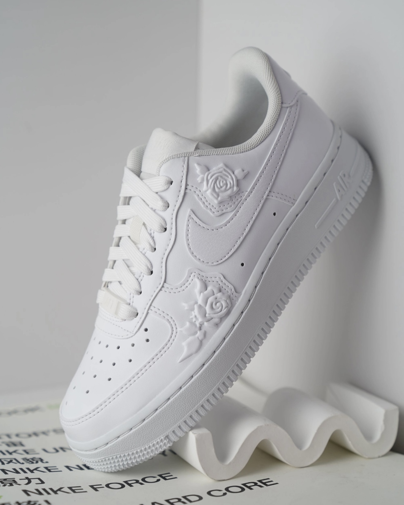 【Focus Store】預購 Nike Air Force 1 Low Wmns "White Rose" 浮雕玫瑰 HF2016-100