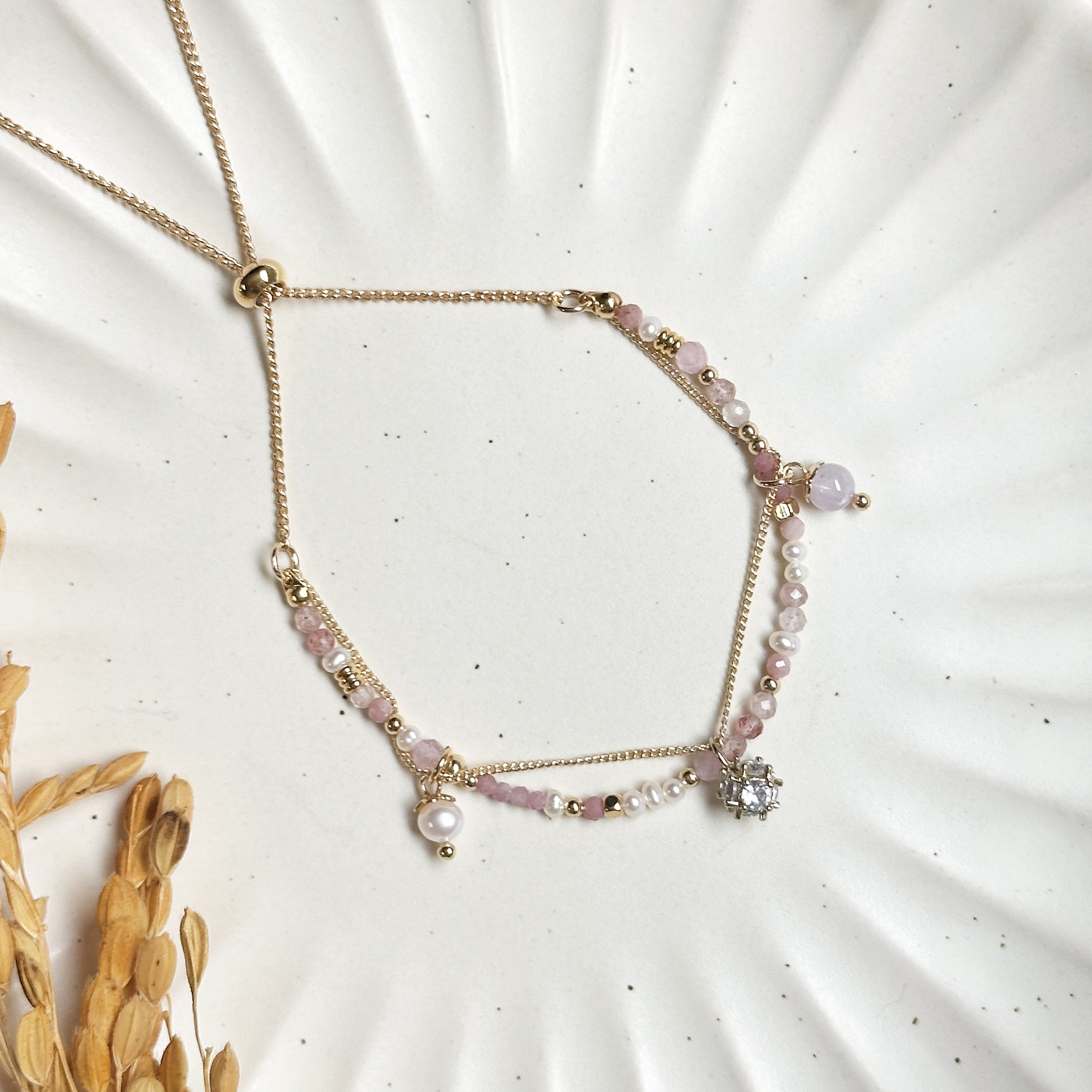 生日花 · 壹月壹 · 繡球花 – 珍珠草莓晶 – 手鍊