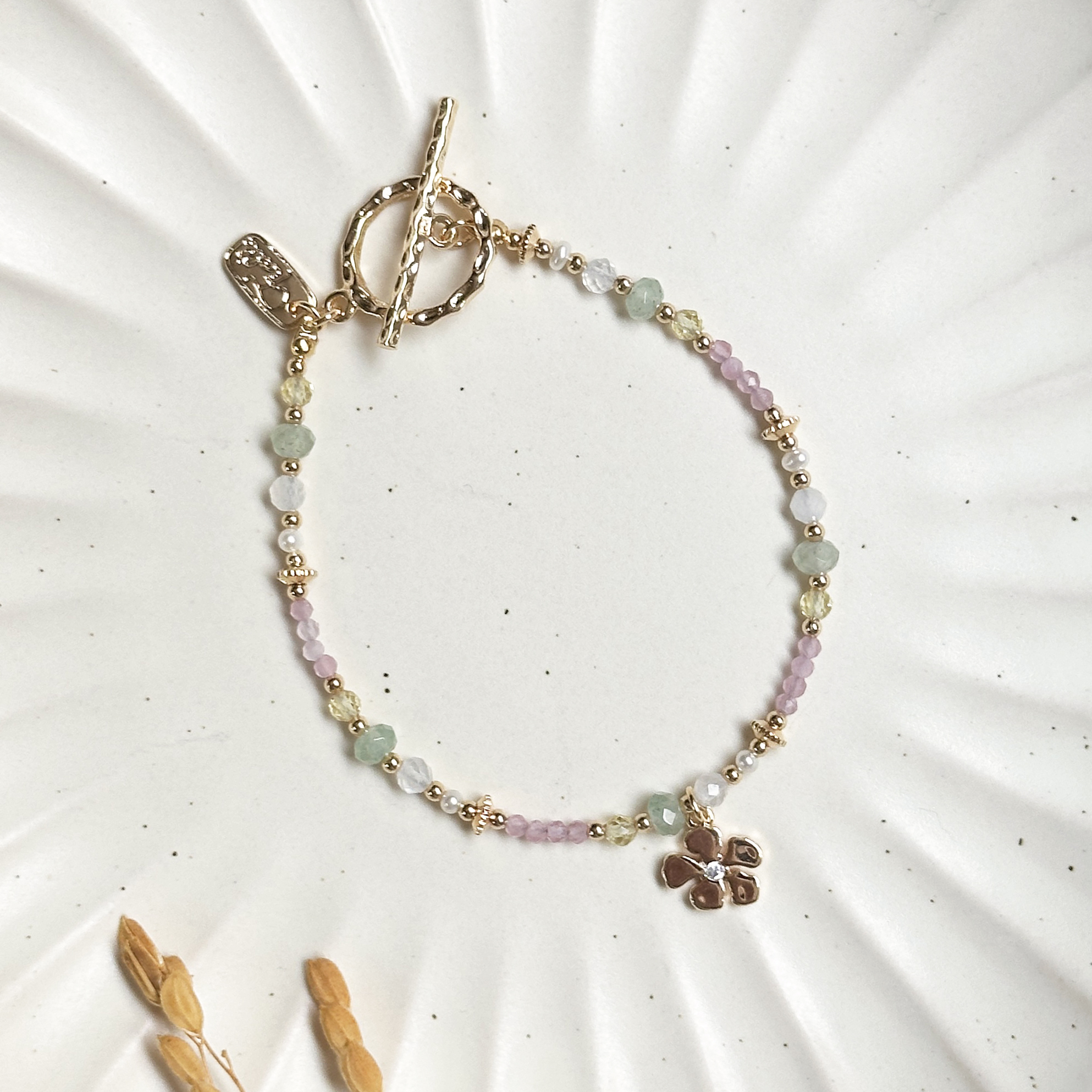 生日花 · 柒月參拾 · 白毛蕊花 – 東陵月光石 – 手鍊