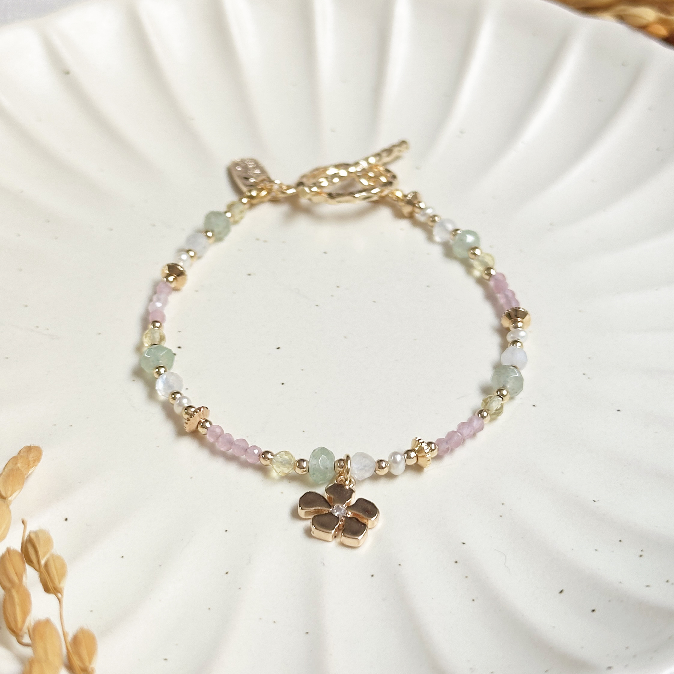 生日花 · 柒月參拾 · 白毛蕊花 – 東陵月光石 – 手鍊