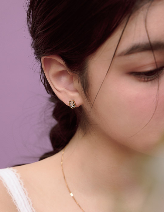 【鈦鋼】花珠邊長方單鑽耳環(銀)