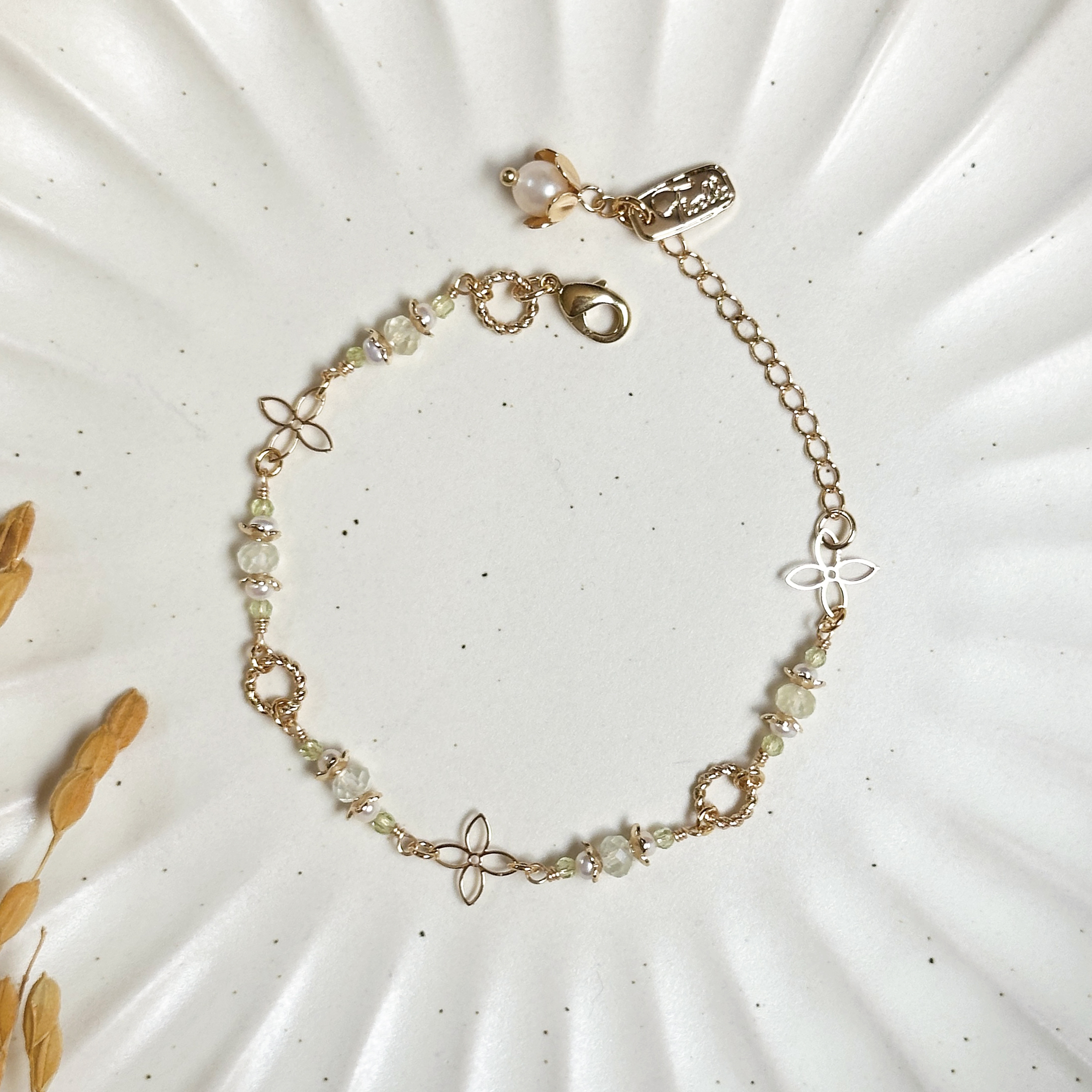 生日花 · 拾月壹 · 雪花蓮 – 葡萄石 – 手鍊