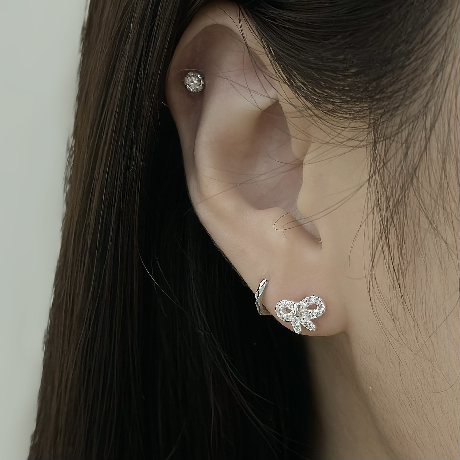 蝴蝶結滿鑽純銀耳針（一對）