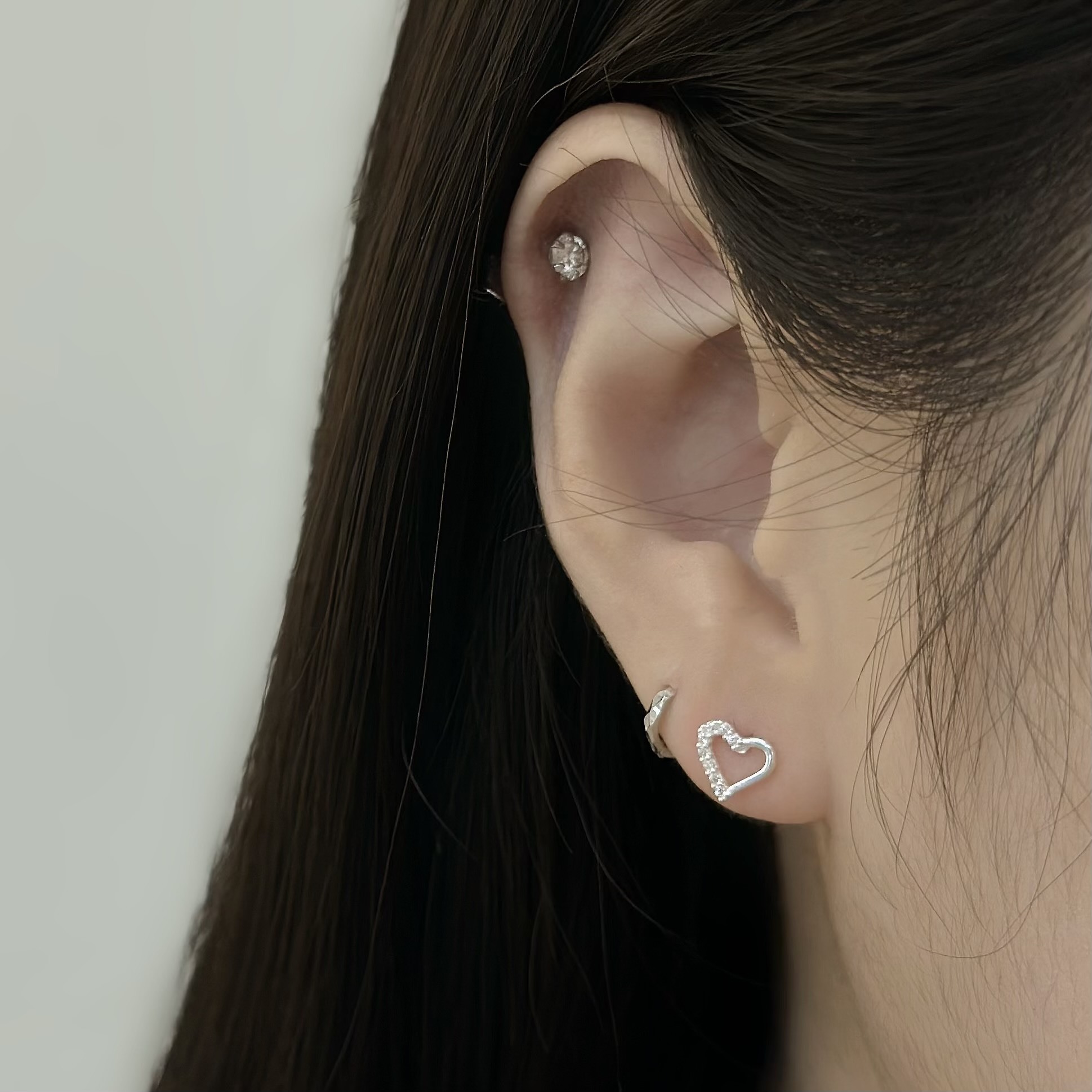 H09排鑽簍空愛心純銀耳針