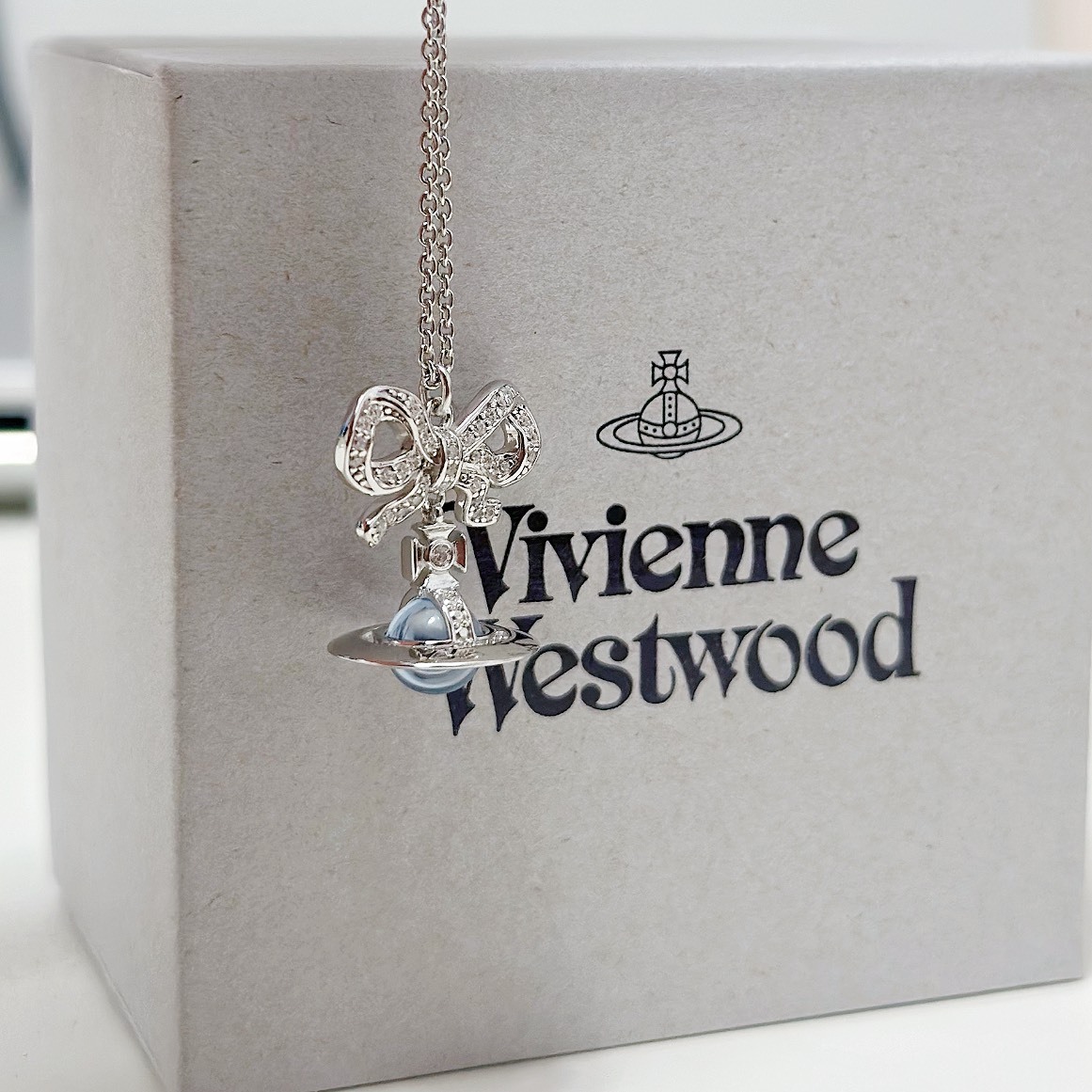 VIVIENNE WESTWOOD ORB 蝴蝶結 冰川藍土星項鍊 6302039G-01P563