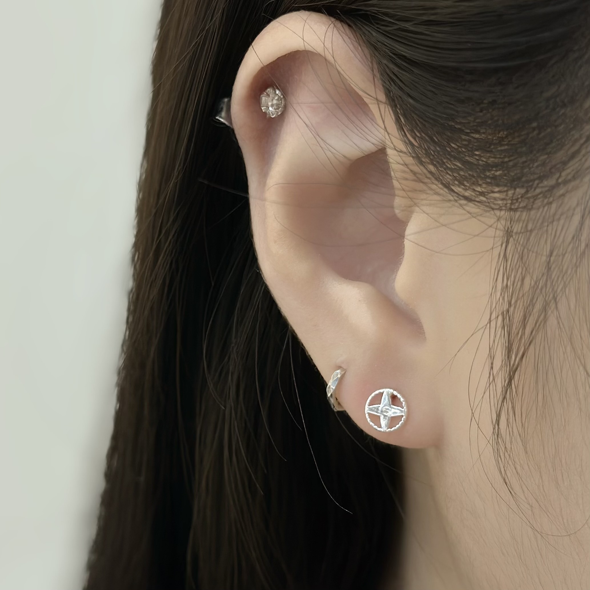 H14素面四葉小花純銀耳針