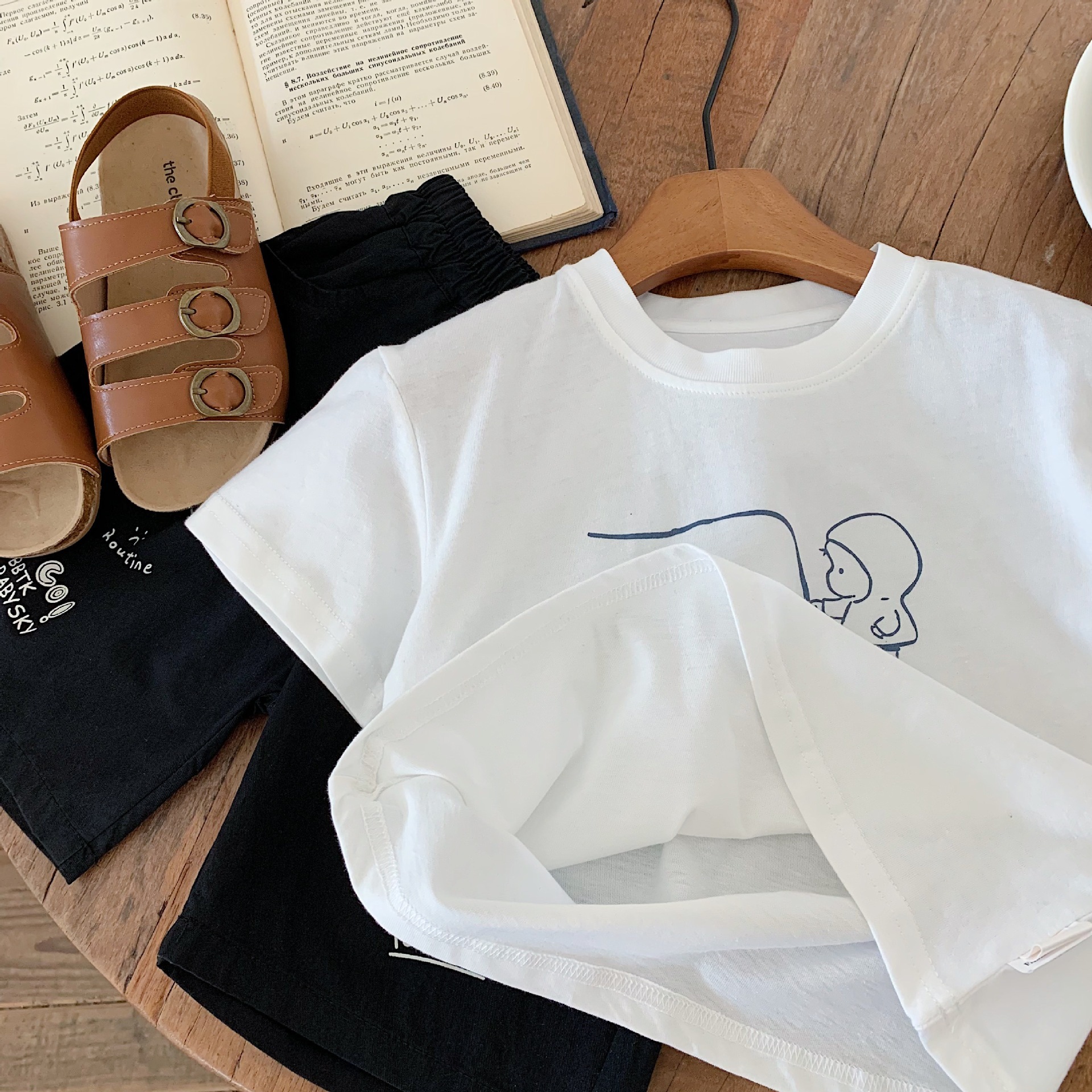 25 夏 純棉素T-大手敲小手