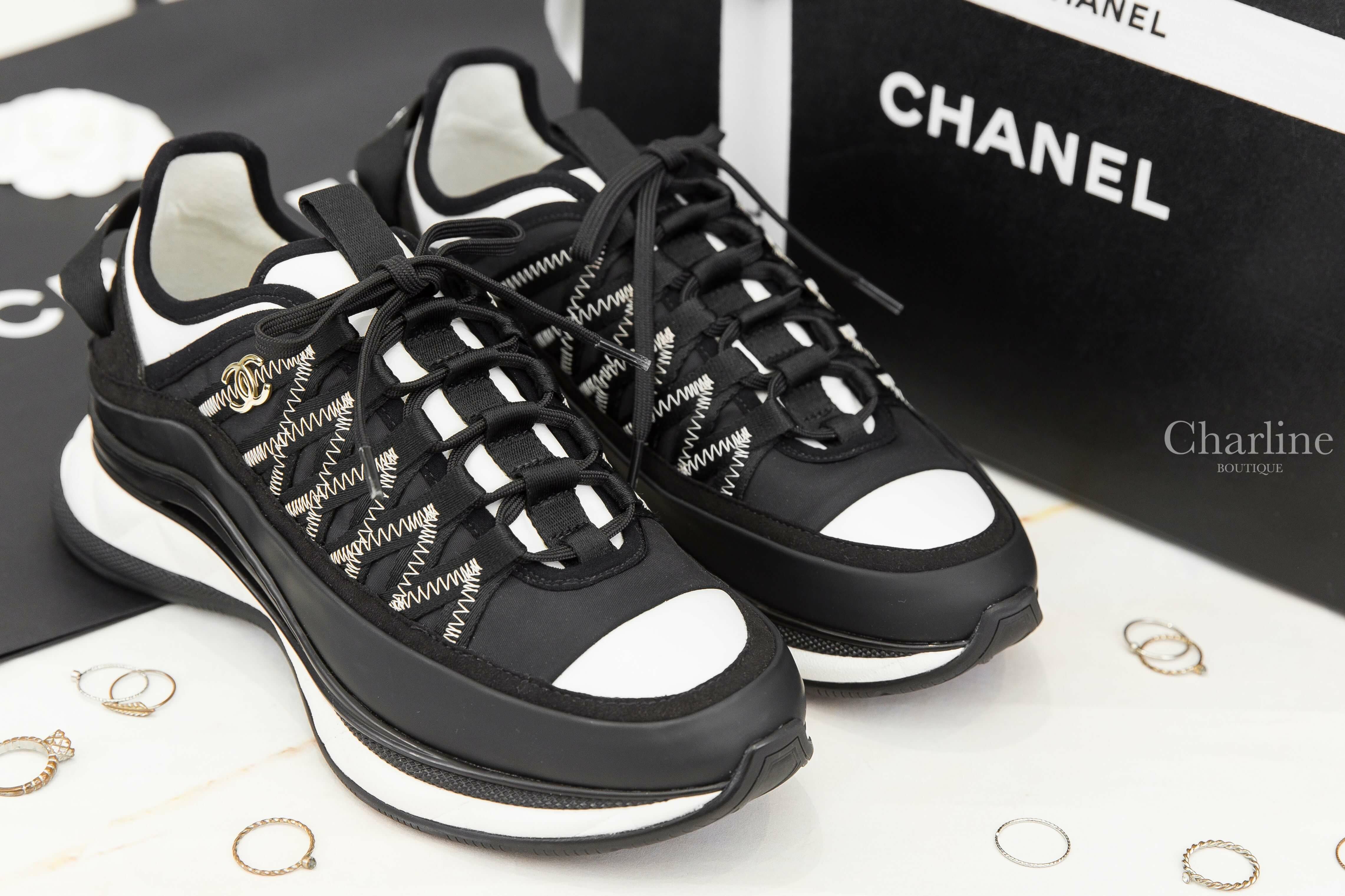 Chanel Trainers 黑色側邊金CC線條內增高小牛皮運動鞋-Charline Boutique 精品代購