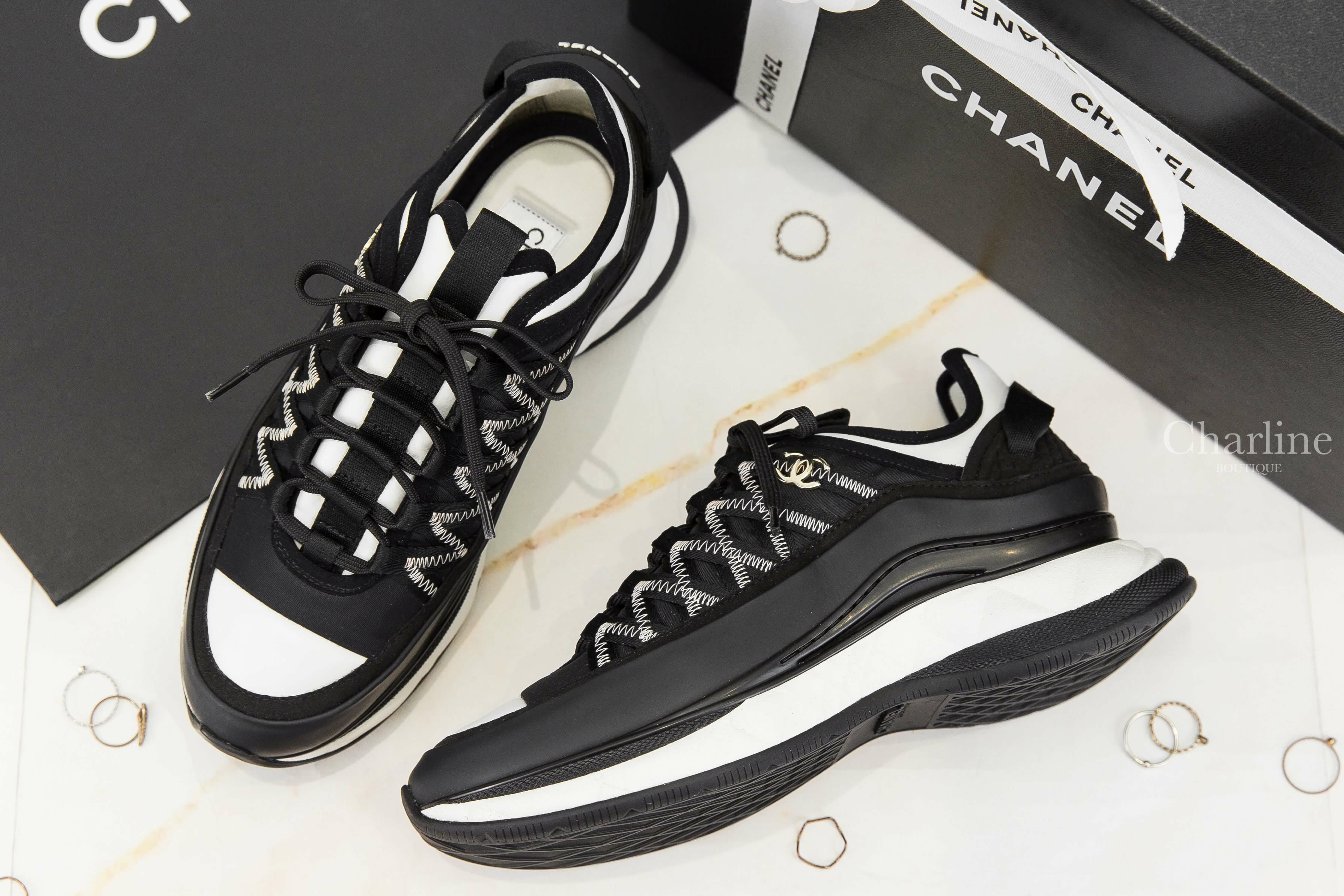 Chanel Trainers 黑色側邊金CC線條內增高小牛皮運動鞋-Charline Boutique 精品代購