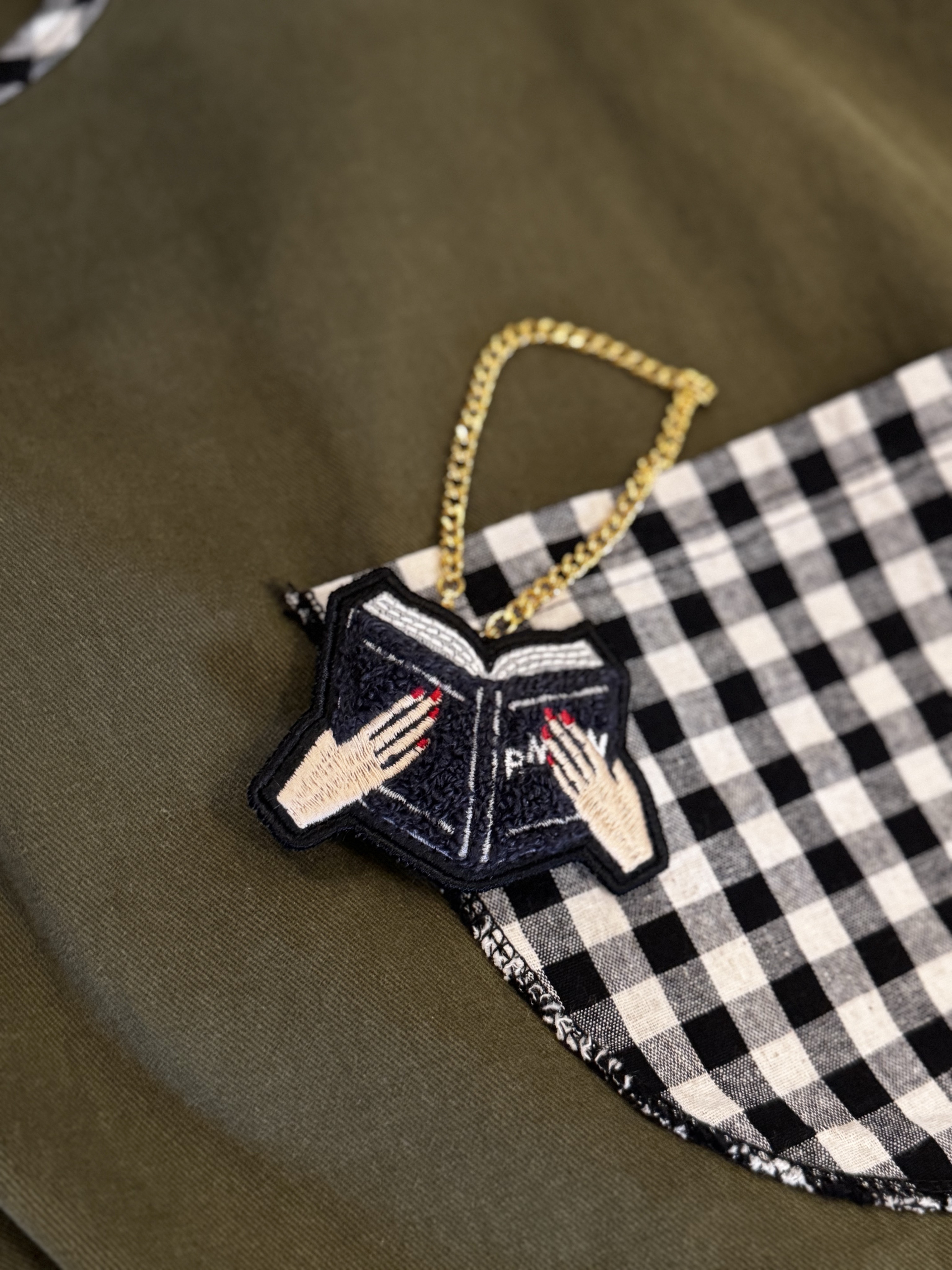 Open book 刺繡別針/掛飾