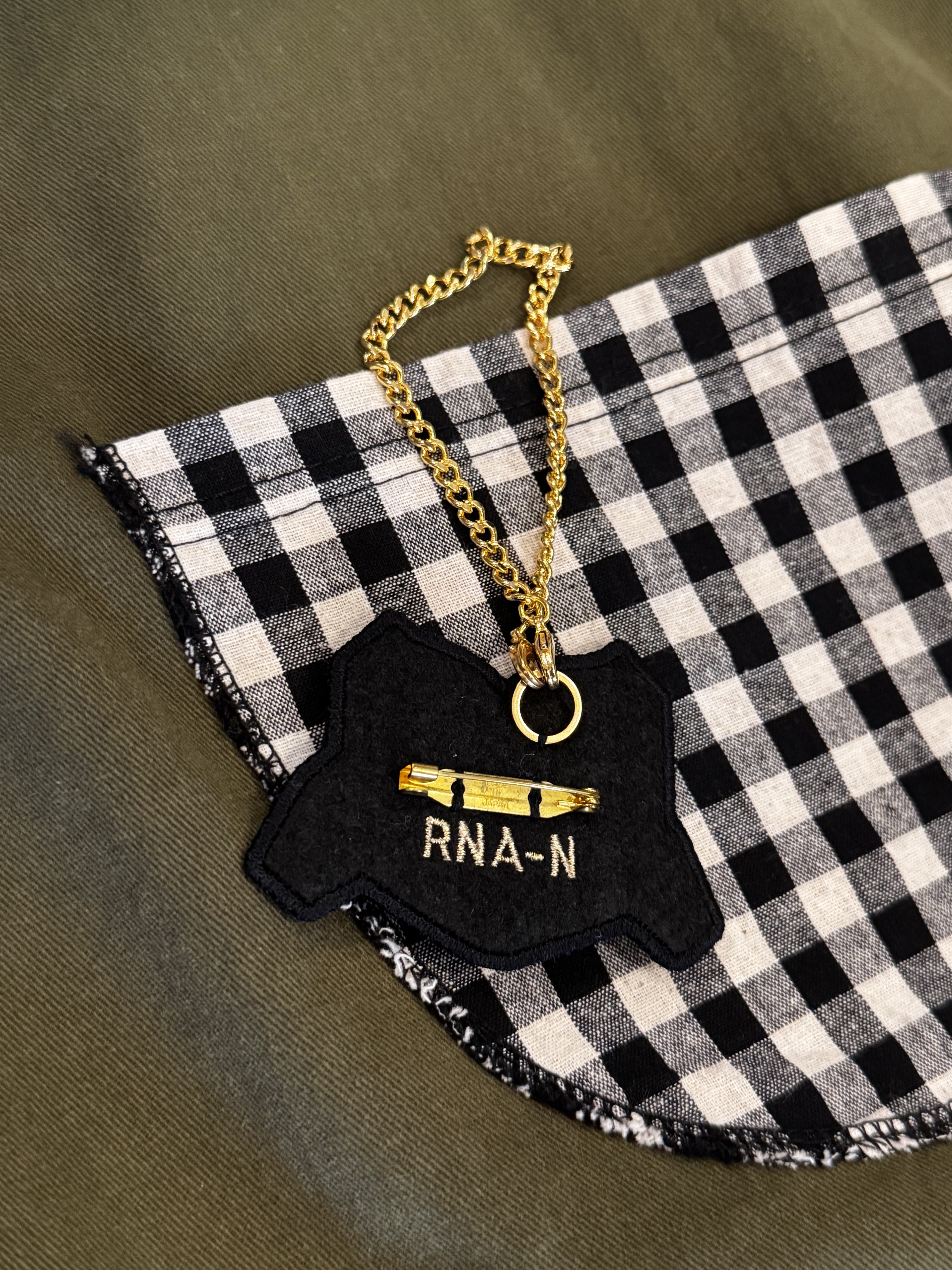 Open book 刺繡別針/掛飾