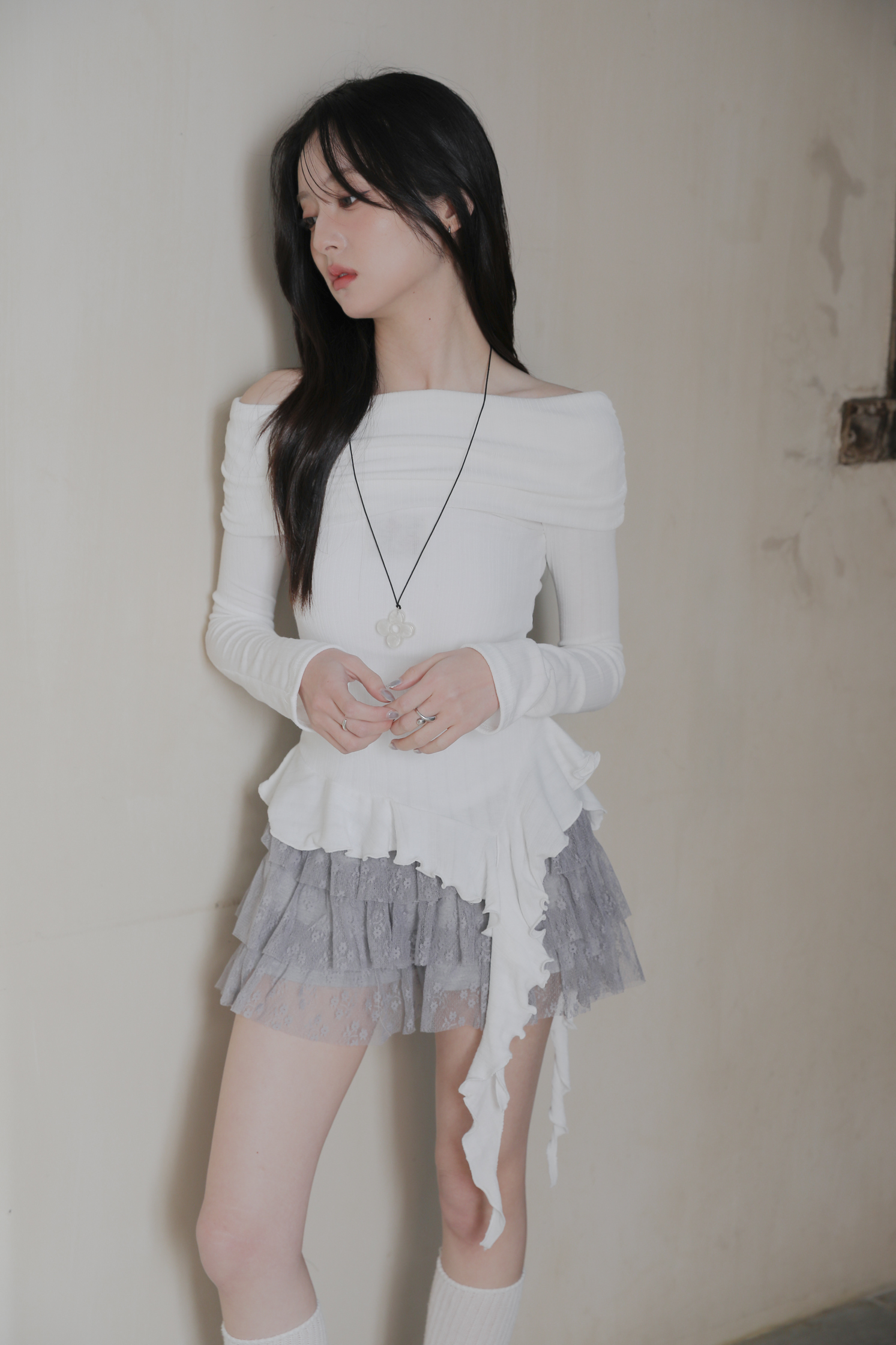 Off Shoulder Hole Tee #上衣