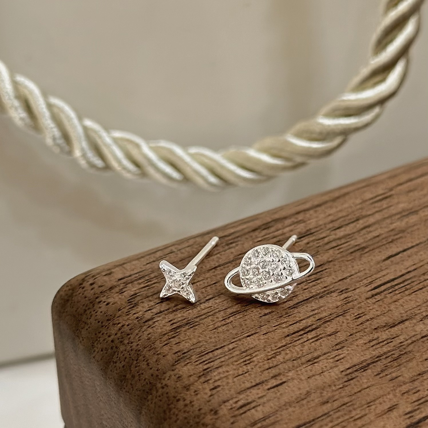 H04滿鑽星球不對稱純銀耳針