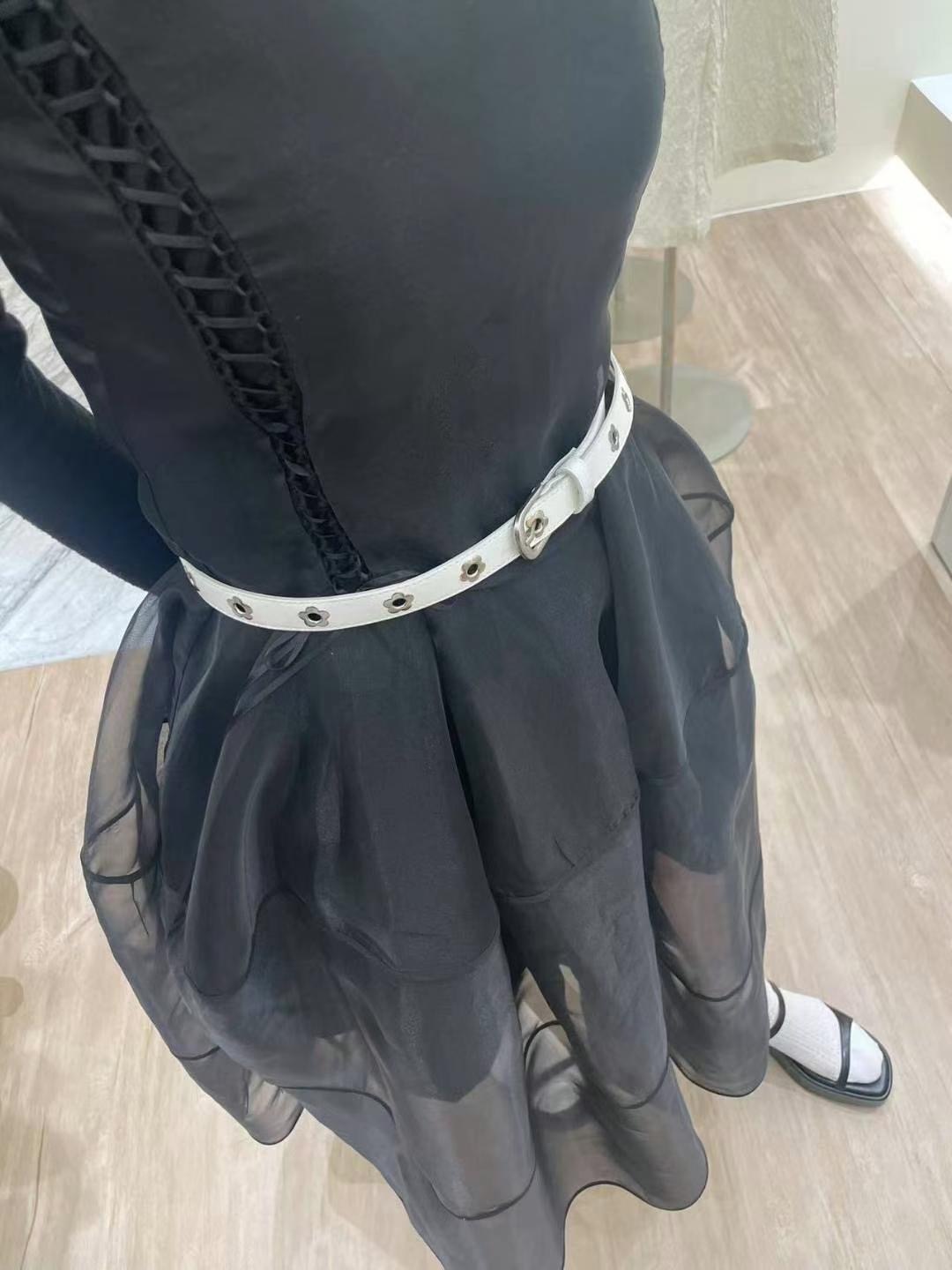小花洞洞真皮腰帶