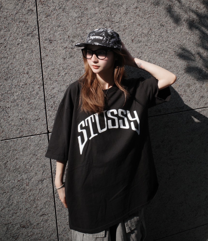 <快速出貨>STUSSY ARCHED PIG DYED 短袖弧形字體  深藍/黑色