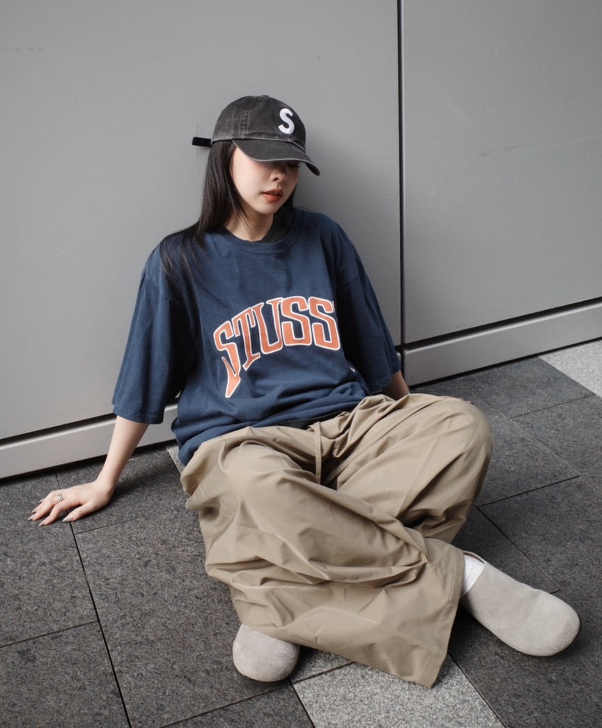 <快速出貨>STUSSY ARCHED PIG DYED 短袖弧形字體  深藍/黑色