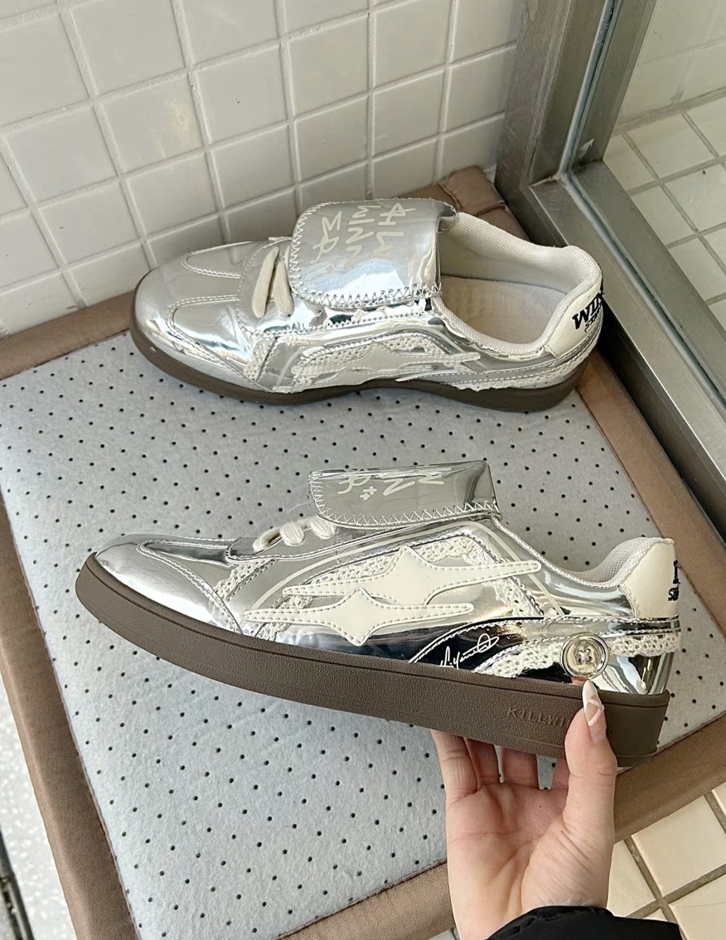 [預訂] Killwinner 德訓鞋 銀色蕾絲