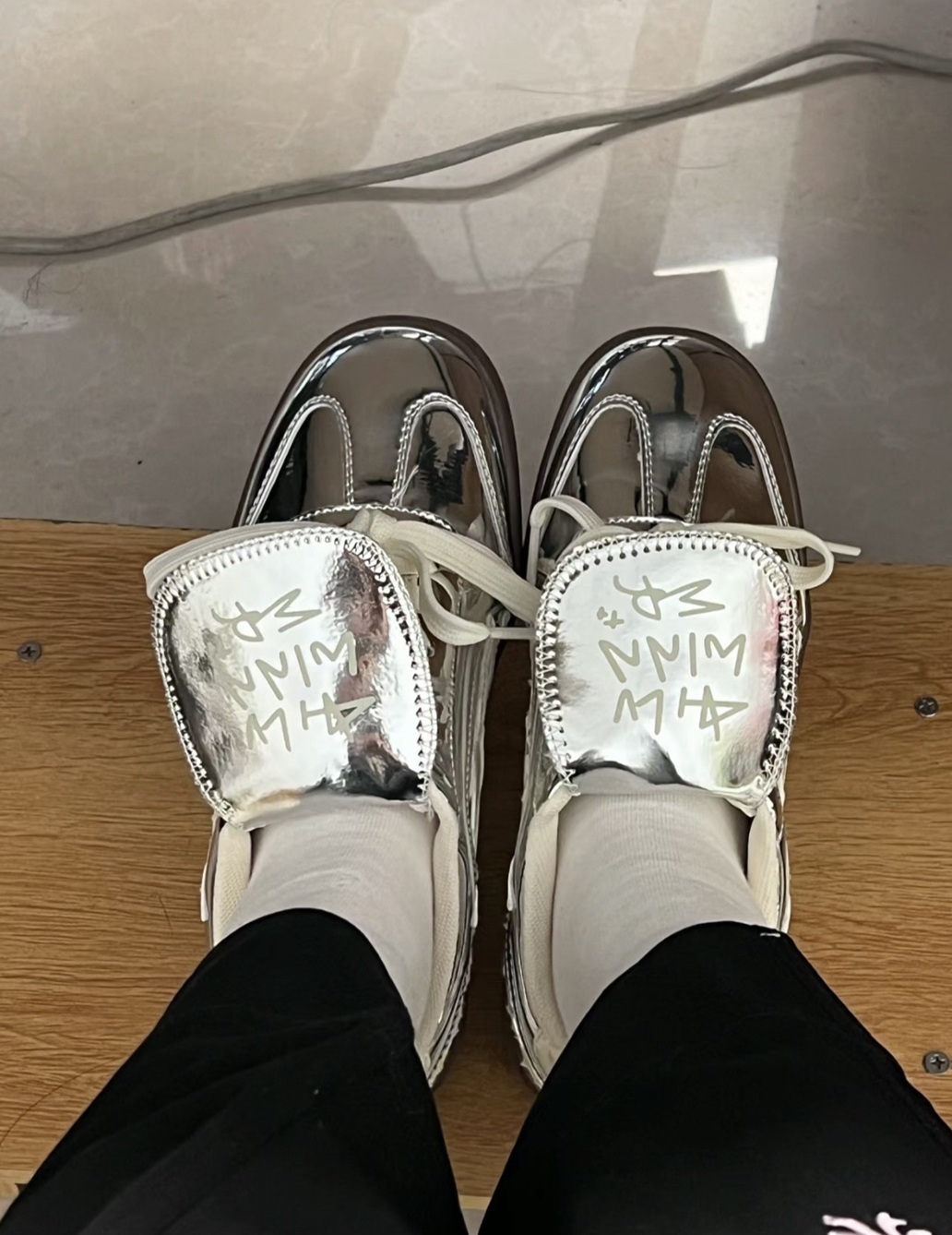 [預訂] Killwinner 德訓鞋 銀色蕾絲