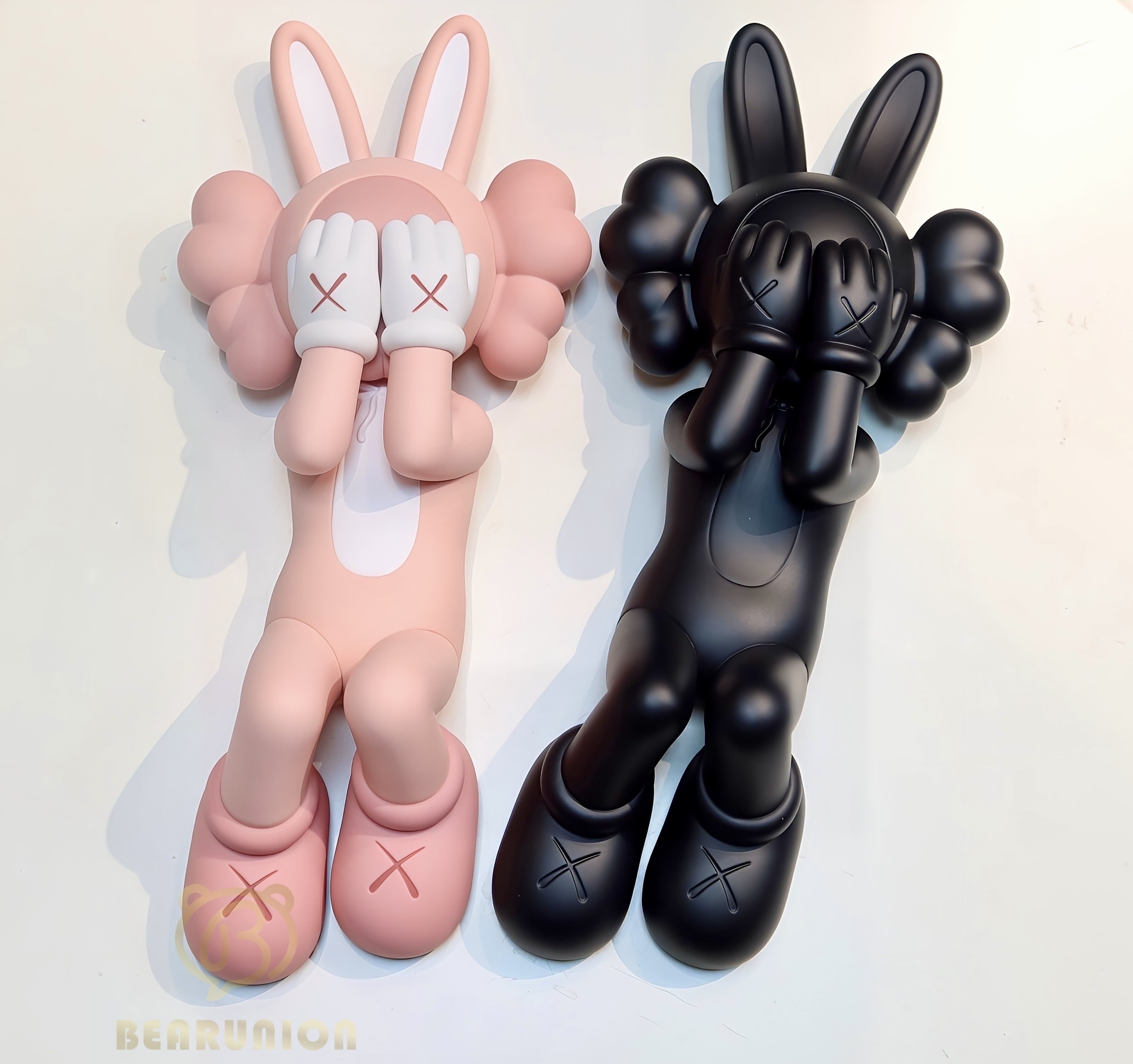 🥇現貨🥇KAWS Holiday Indonesia Figure Pink