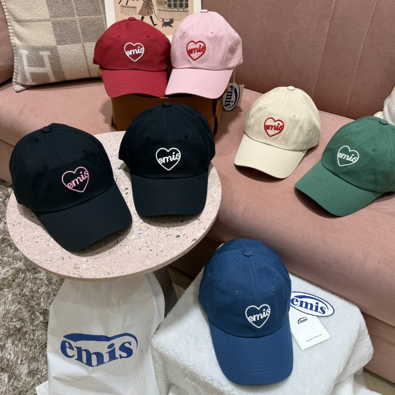 Emis鏤空愛心標Logo棒球帽(現貨2色)