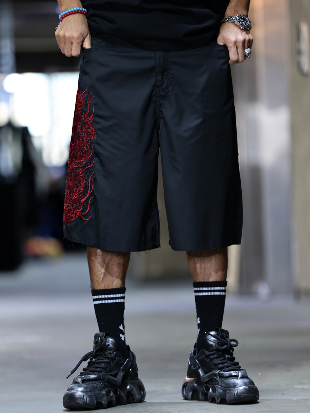 龍刺繡寬鬆短褲