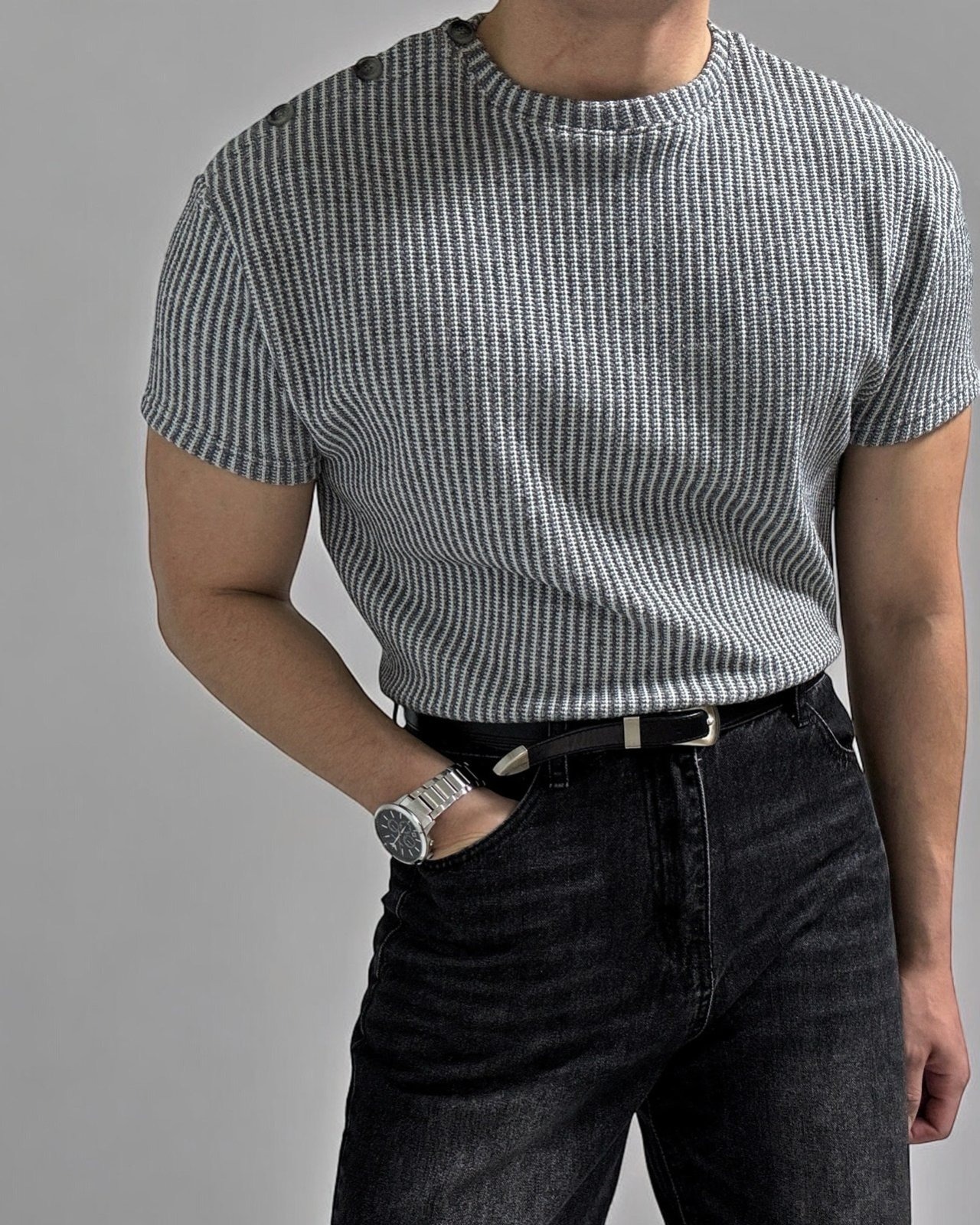 肩部鈕扣亨利領修身短袖針織衫