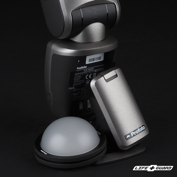 LIFE+GUARD 鏡頭貼膜安裝示意，適用 Profoto A1