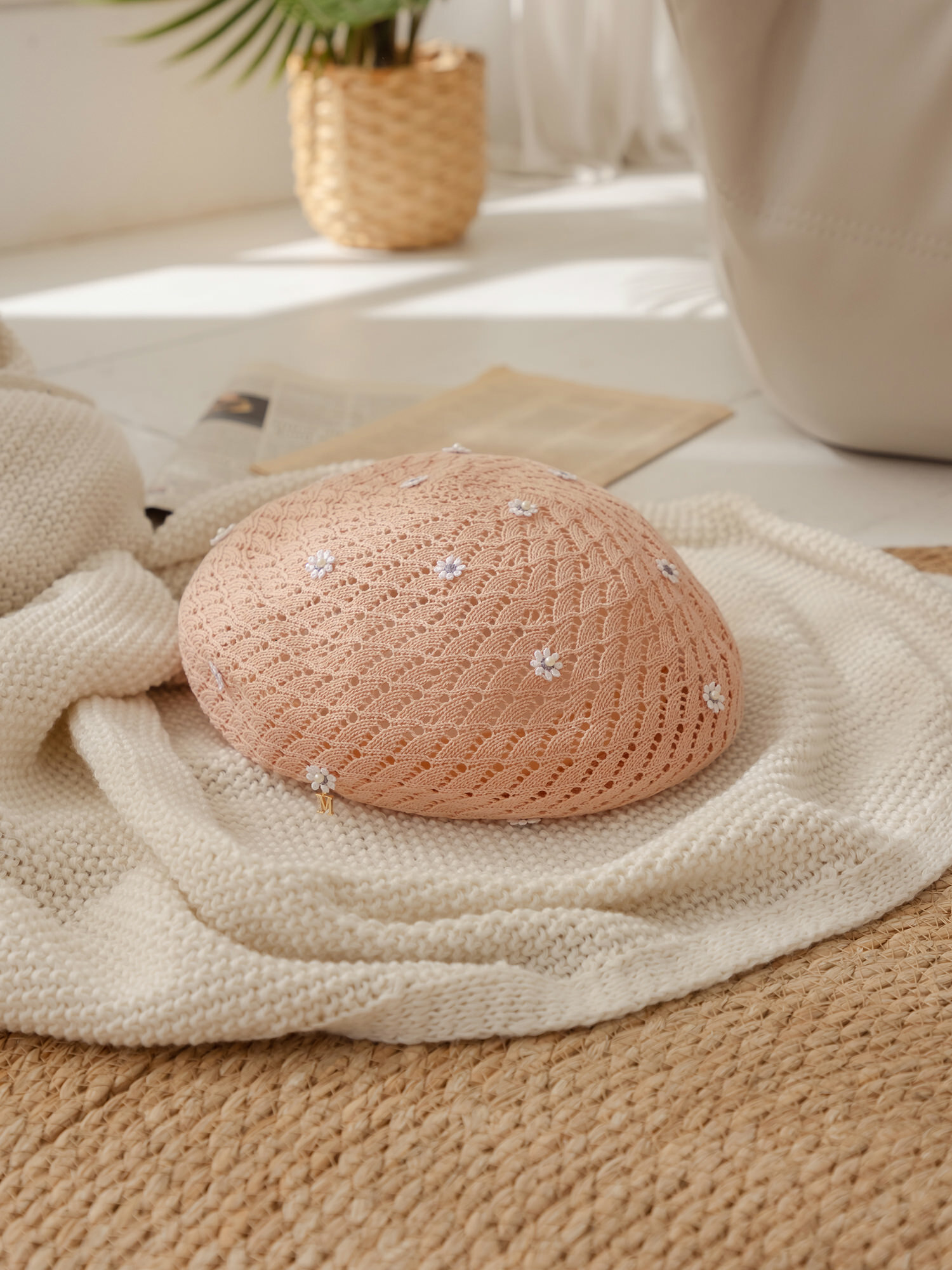 好像見過菲尼。MUCHAT手作珍珠小花編織貝蕾帽