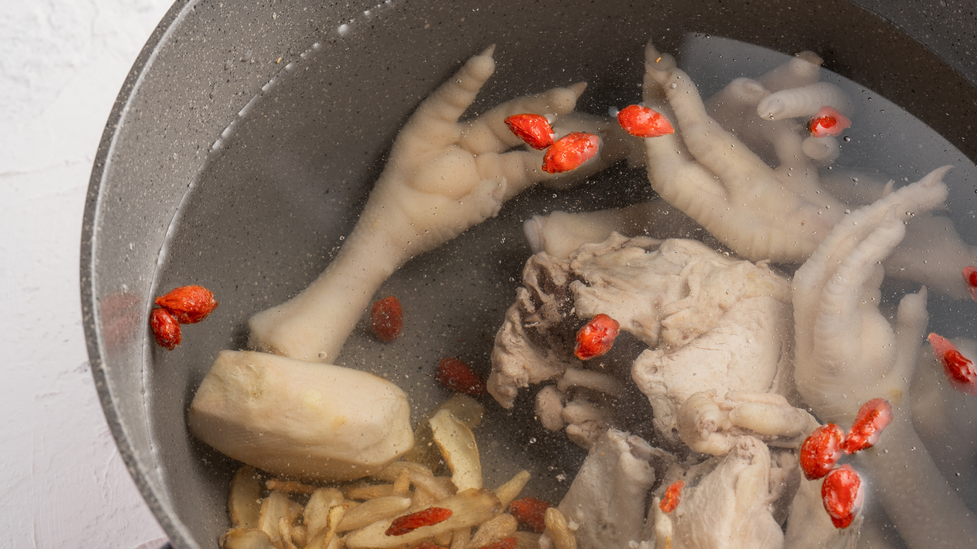 中藥,養肝明目,滋陰潤燥,護眼,中藥雞湯,雞湯