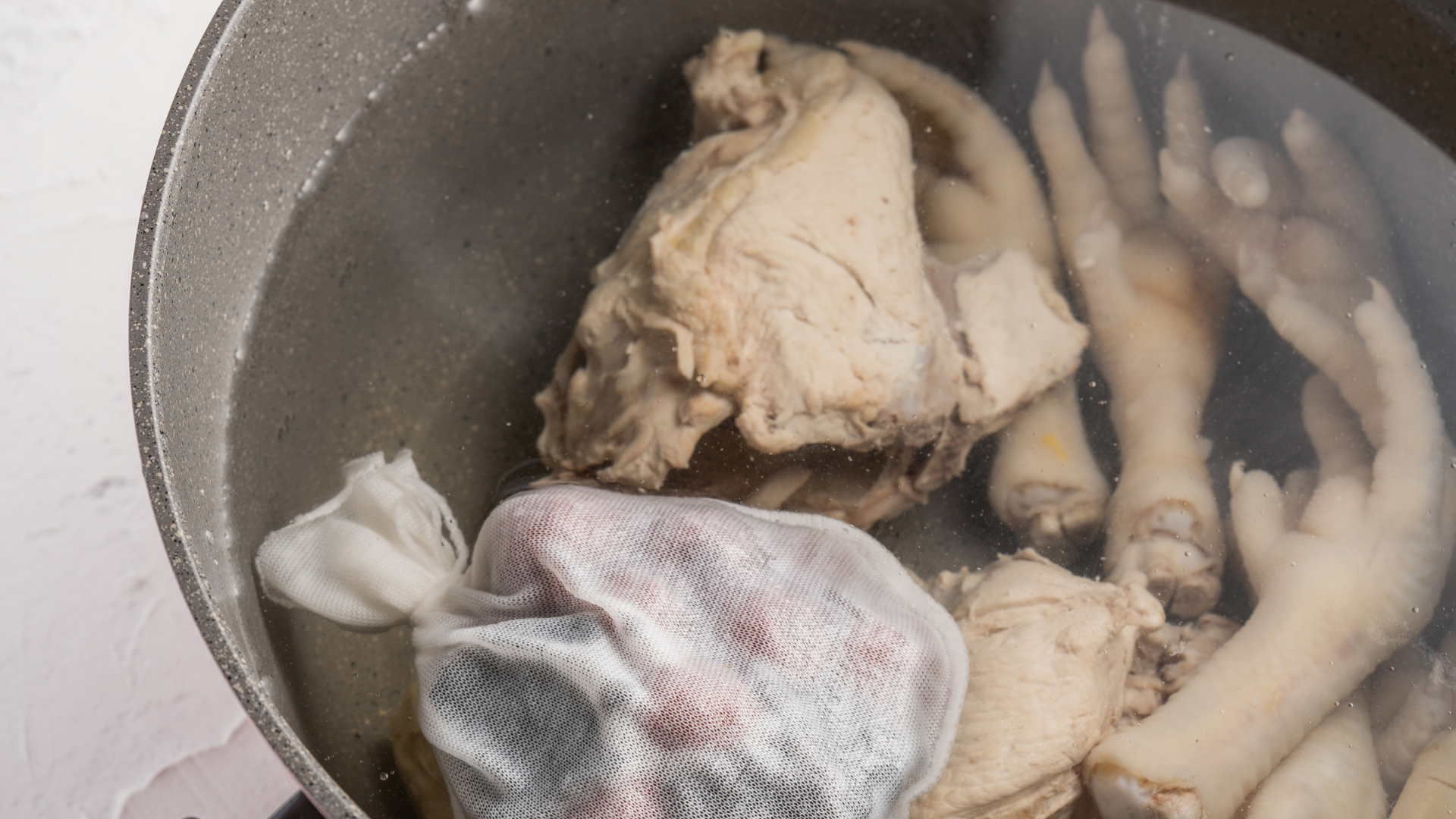 中藥,中藥雞湯,雞湯,皮膚透亮,代謝順暢,四神,養生,