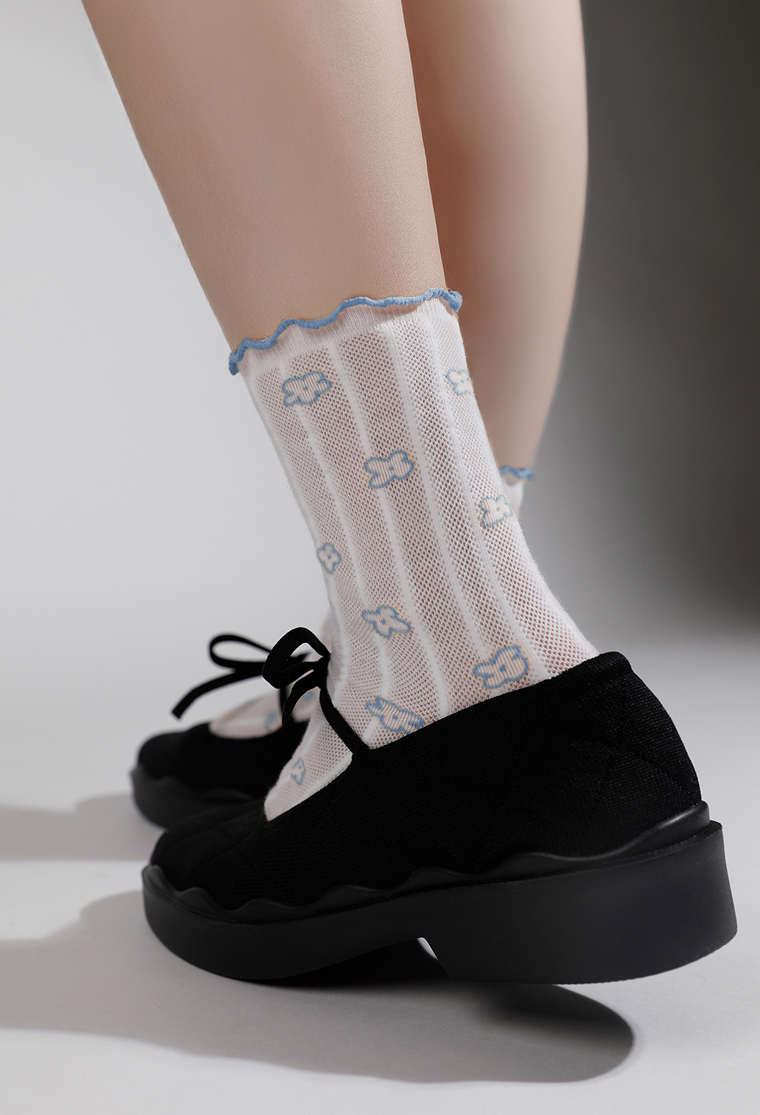 鏤空小花襪 藍花朵紋