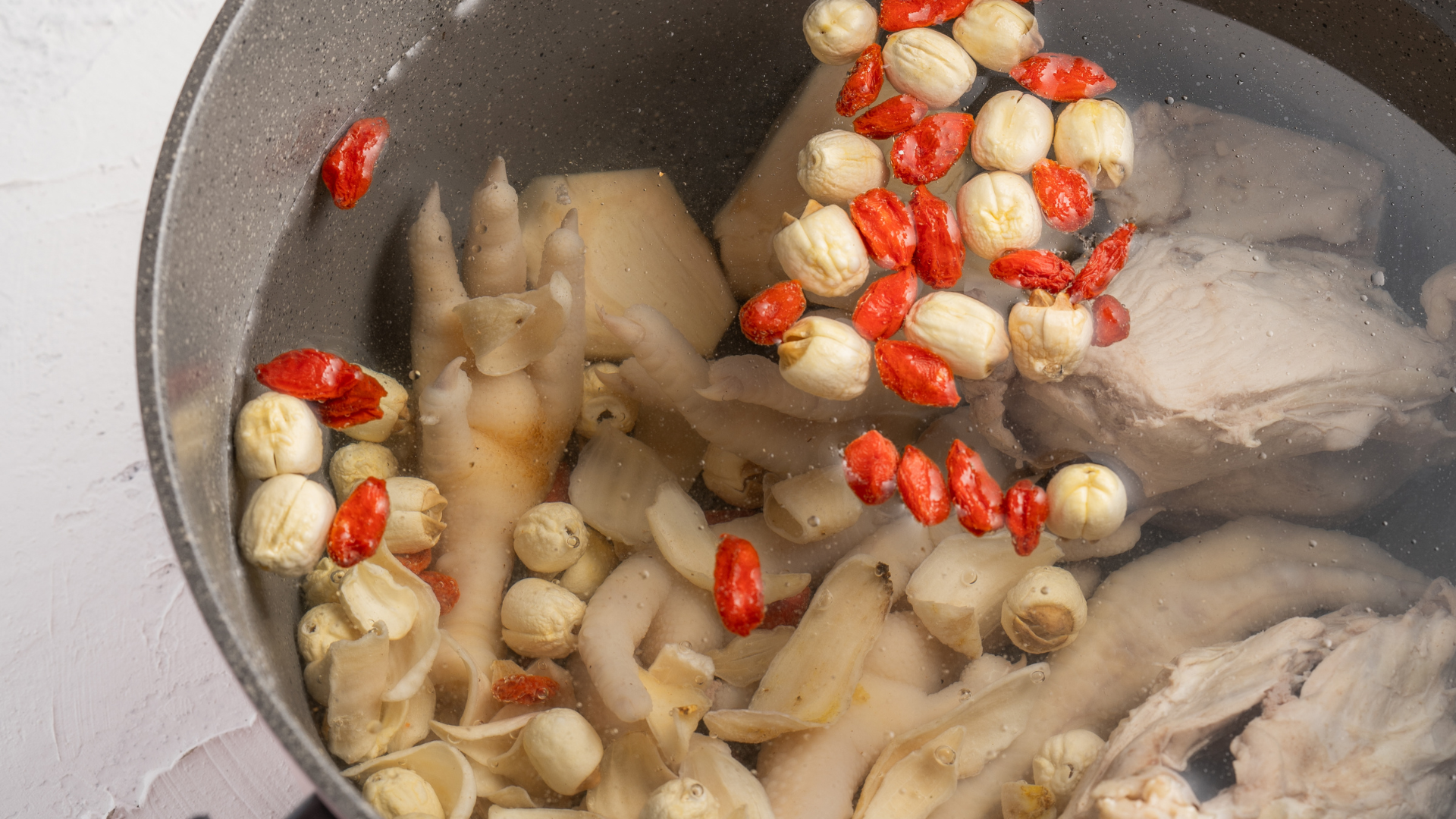 中藥,中藥雞湯,雞湯,養心安神,養生,蓮子,安神,