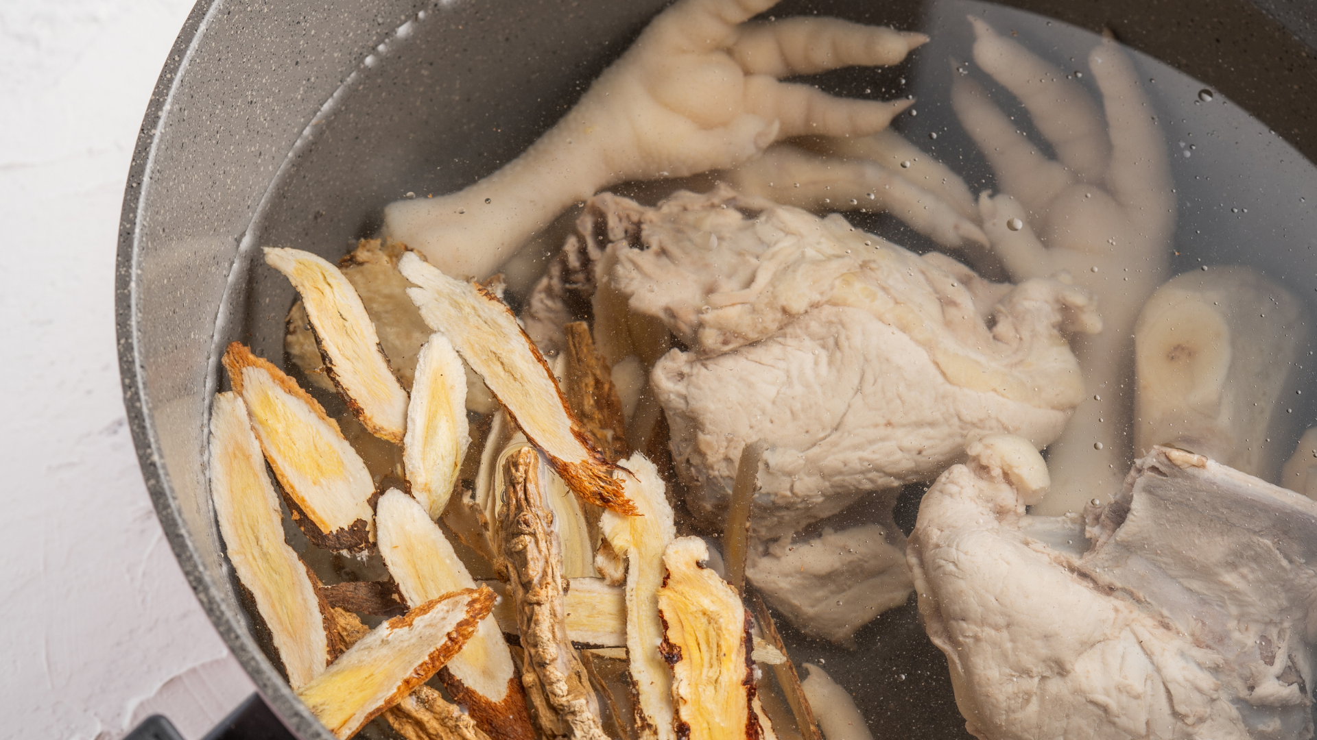 中藥,中藥雞湯,雞湯,養生,當歸,補氣血,補氣,