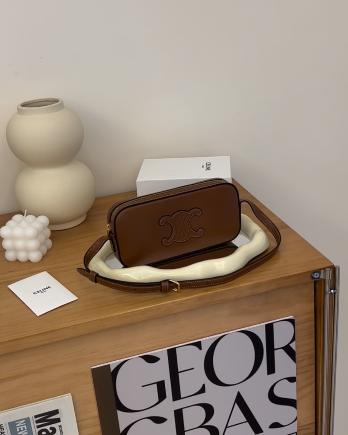 CELINE｜凱旋門皮革迷你相機包 棕色