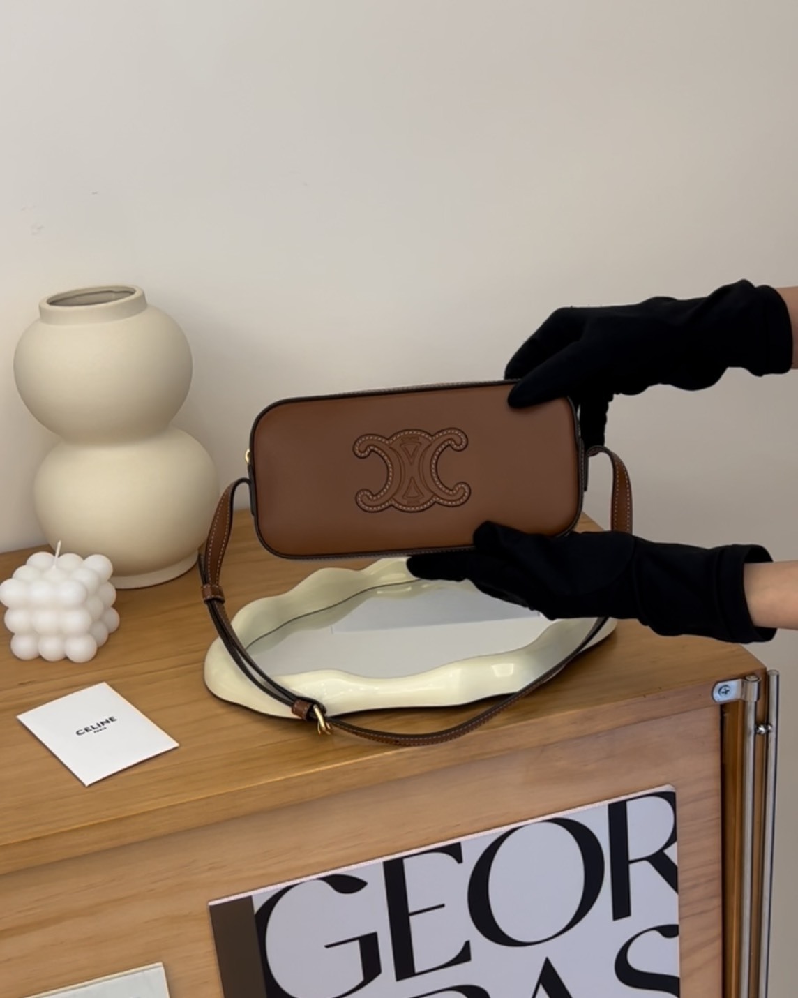 CELINE｜凱旋門皮革迷你相機包 棕色